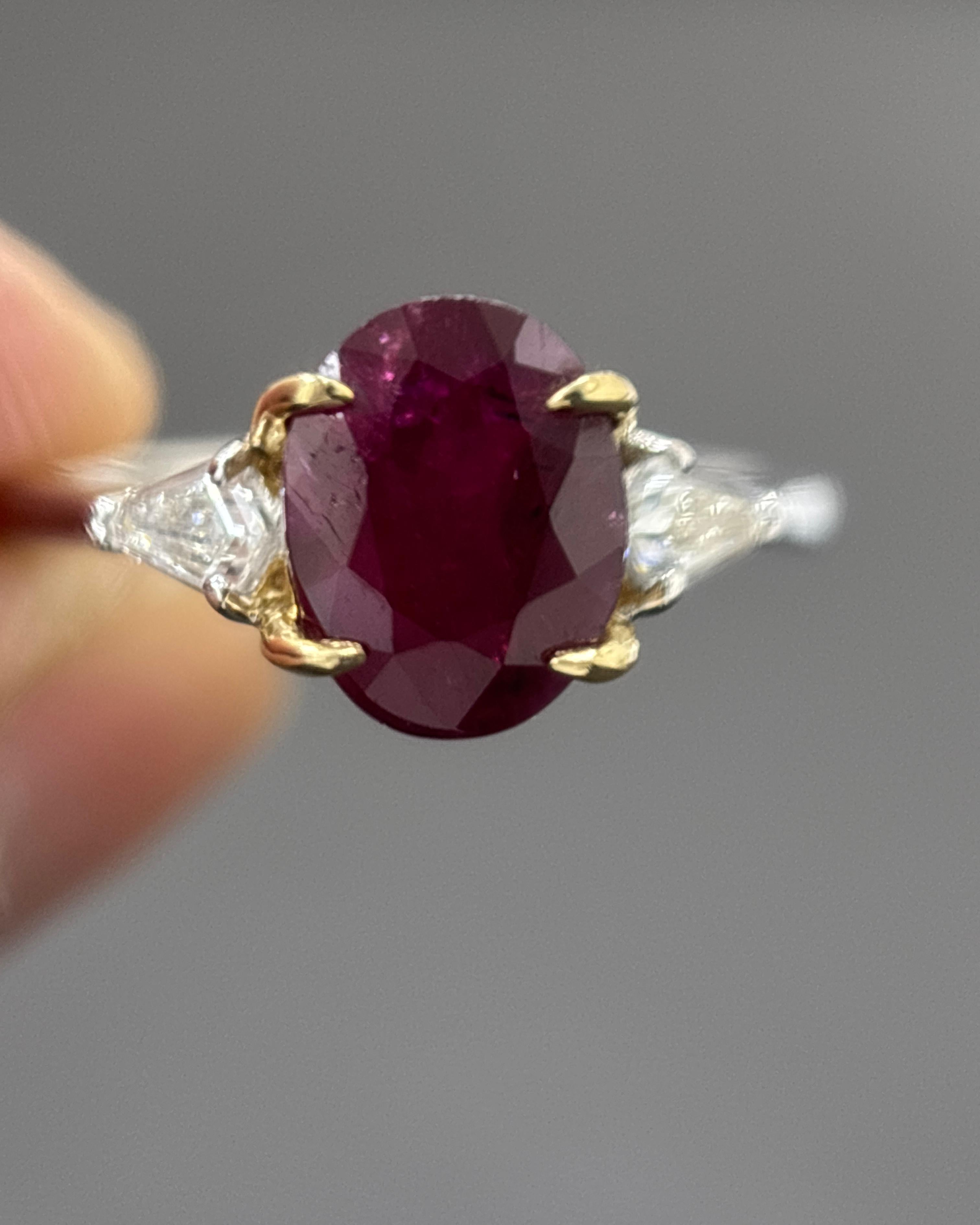 GIA Certified 1.98 Carat Burma No Heat Ruby White Diamond Gold Three Stone Ring In New Condition In Kowloon, HK