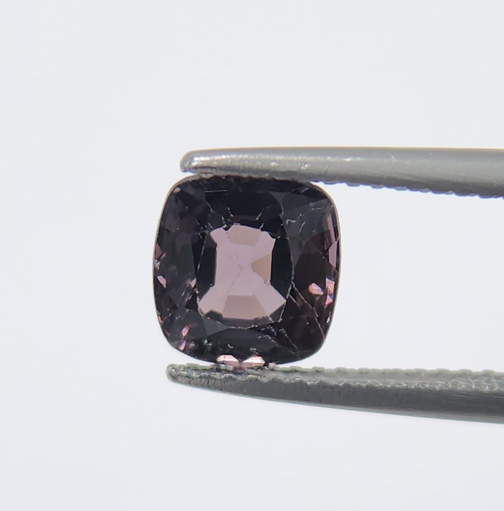 GIA Certified 1.98 Carat Spinel In New Condition For Sale In Brooklyn, NY