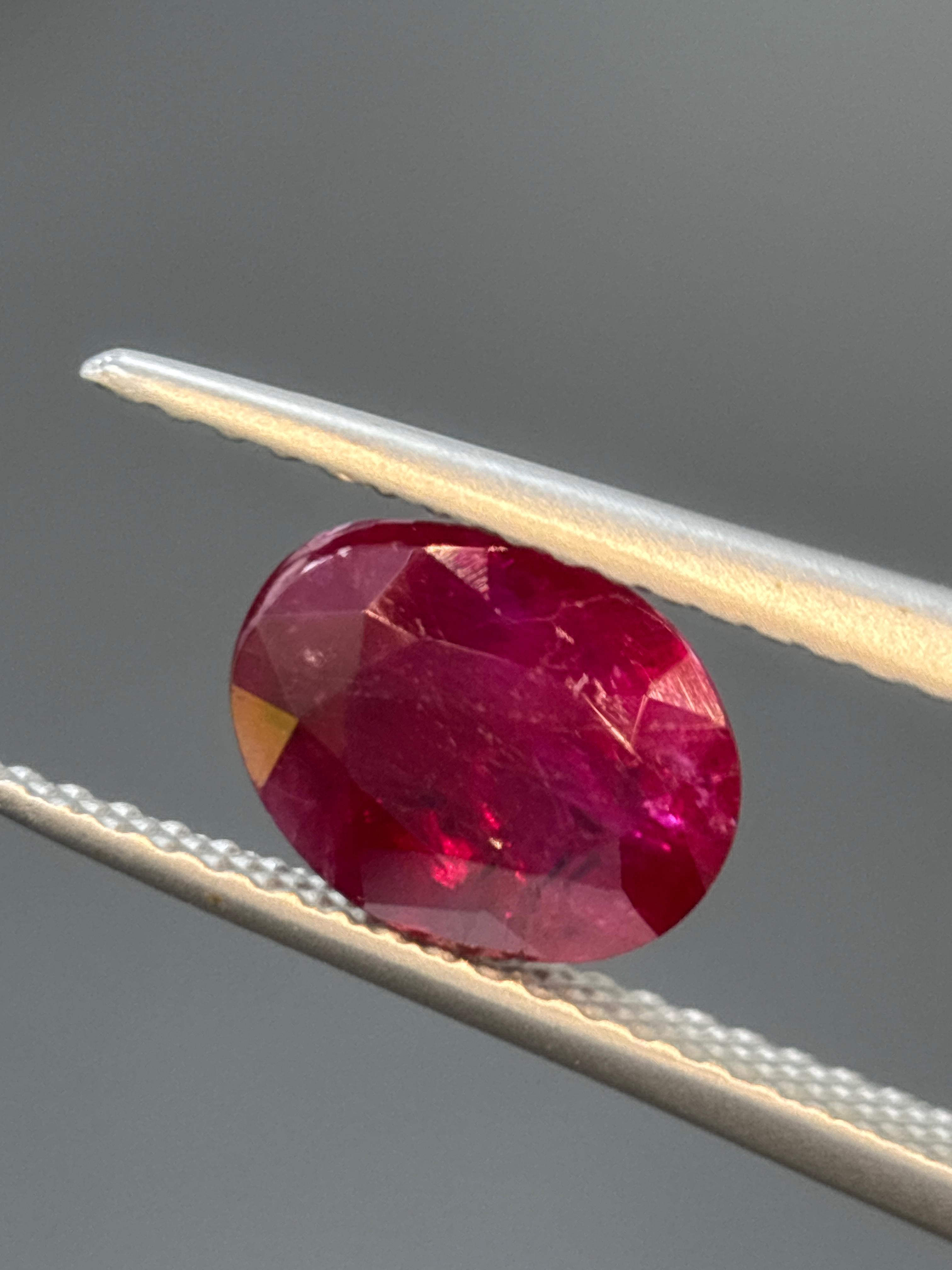 Rubis de Birmanie de 1,99 carat, naturel, non chauffé, taille ovale, certifié GIA Neuf - En vente à Kowloon, HK