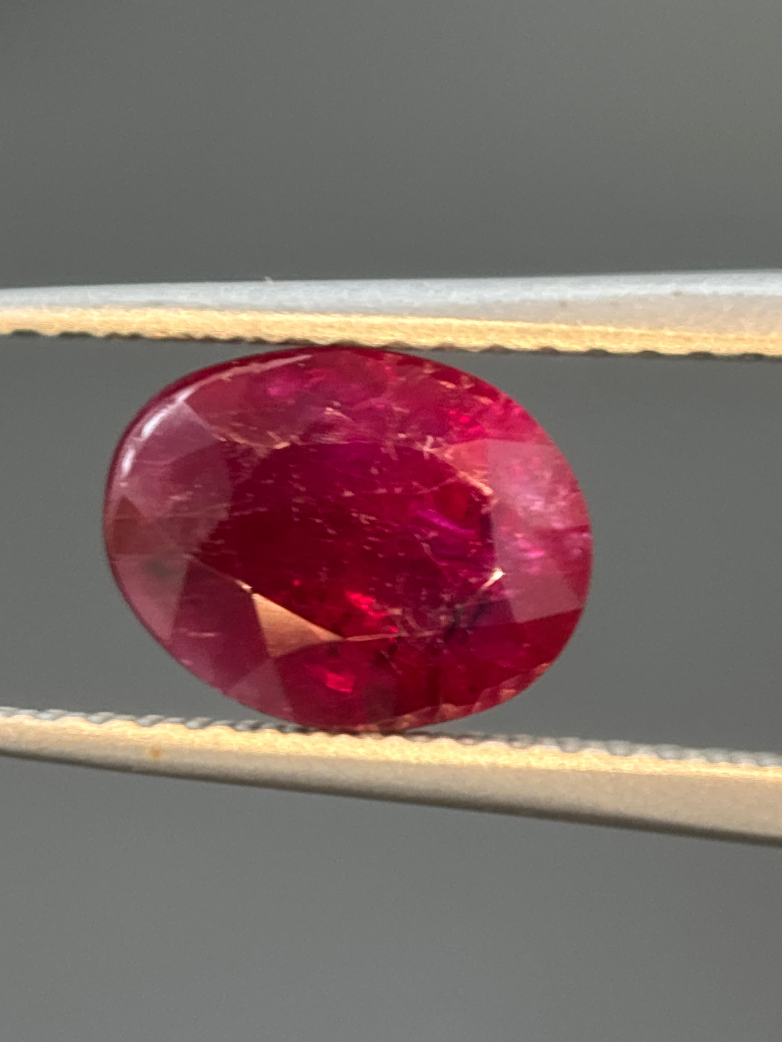 Rubis de Birmanie de 1,99 carat, naturel, non chauffé, taille ovale, certifié GIA en vente 3
