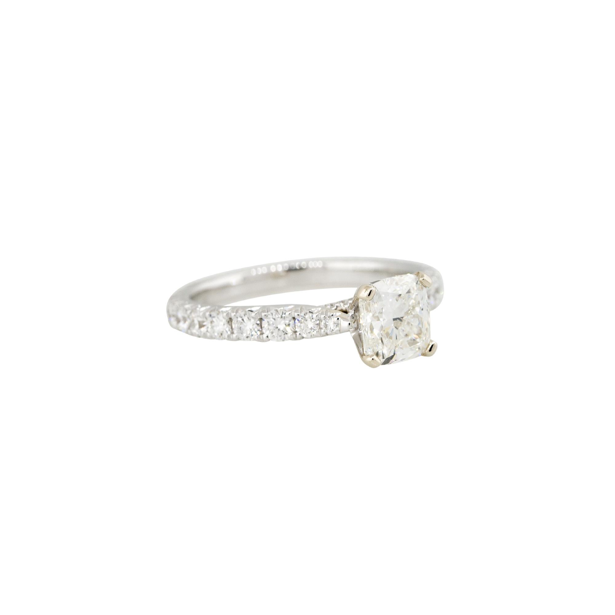 Verlobungsring, GIA-zertifizierter 1,99 Karat Diamant im Kissenschliff, 18 Karat, auf Lager (Moderne) im Angebot