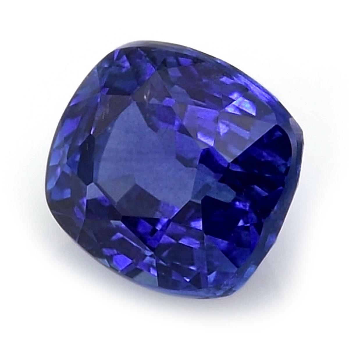 GIA Certified 1.99 Carat Natural Blue Sapphire, Sapphire Gemstone In New Condition For Sale In Los Angeles, CA