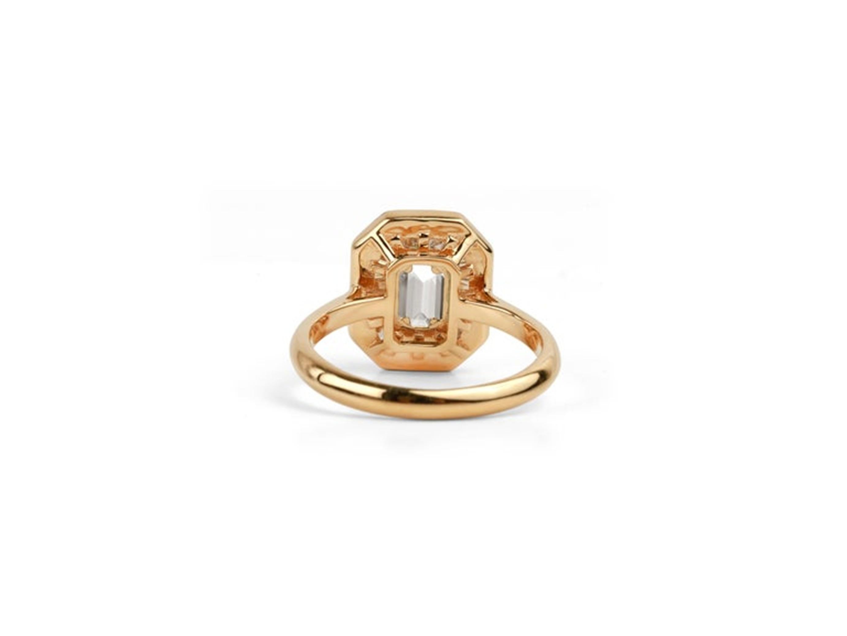 GIA zertifizierter 1ct Smaragd-Schliff Diamant-Halo-Verlobungsring in 18K Weißgold im Angebot 2