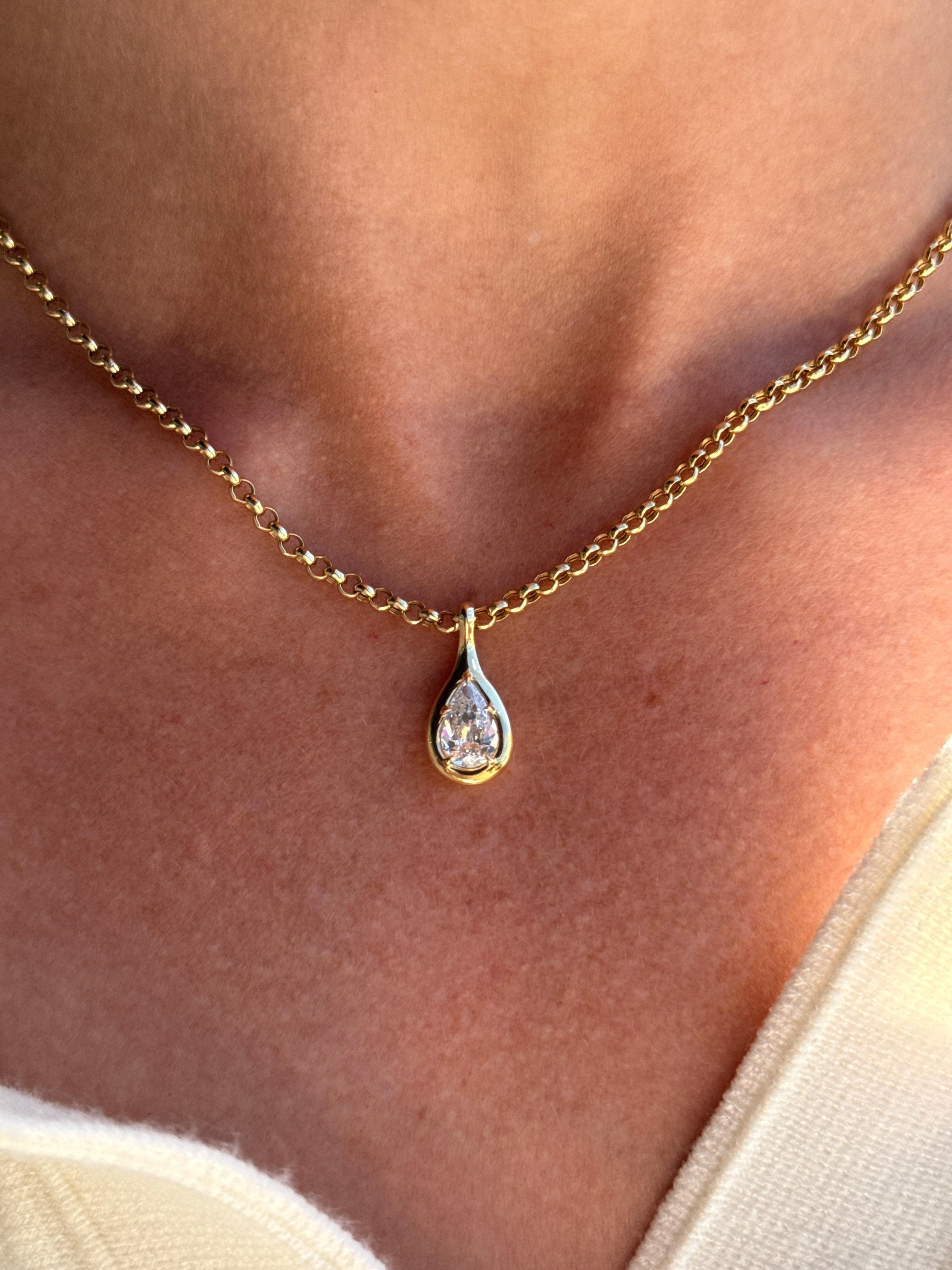 A harmonious blend of contemporary design and timeless elegance, this pendant features a luminous 1.00ct GIA-certified natural pear-shaped diamond (G colour, SI1 clarity), cradled in a sculptural pillow-style setting. Crafted in solid 18k
