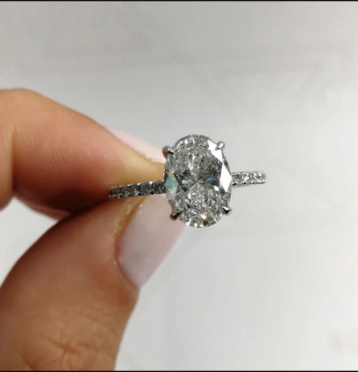 2 carat oval diamond ring