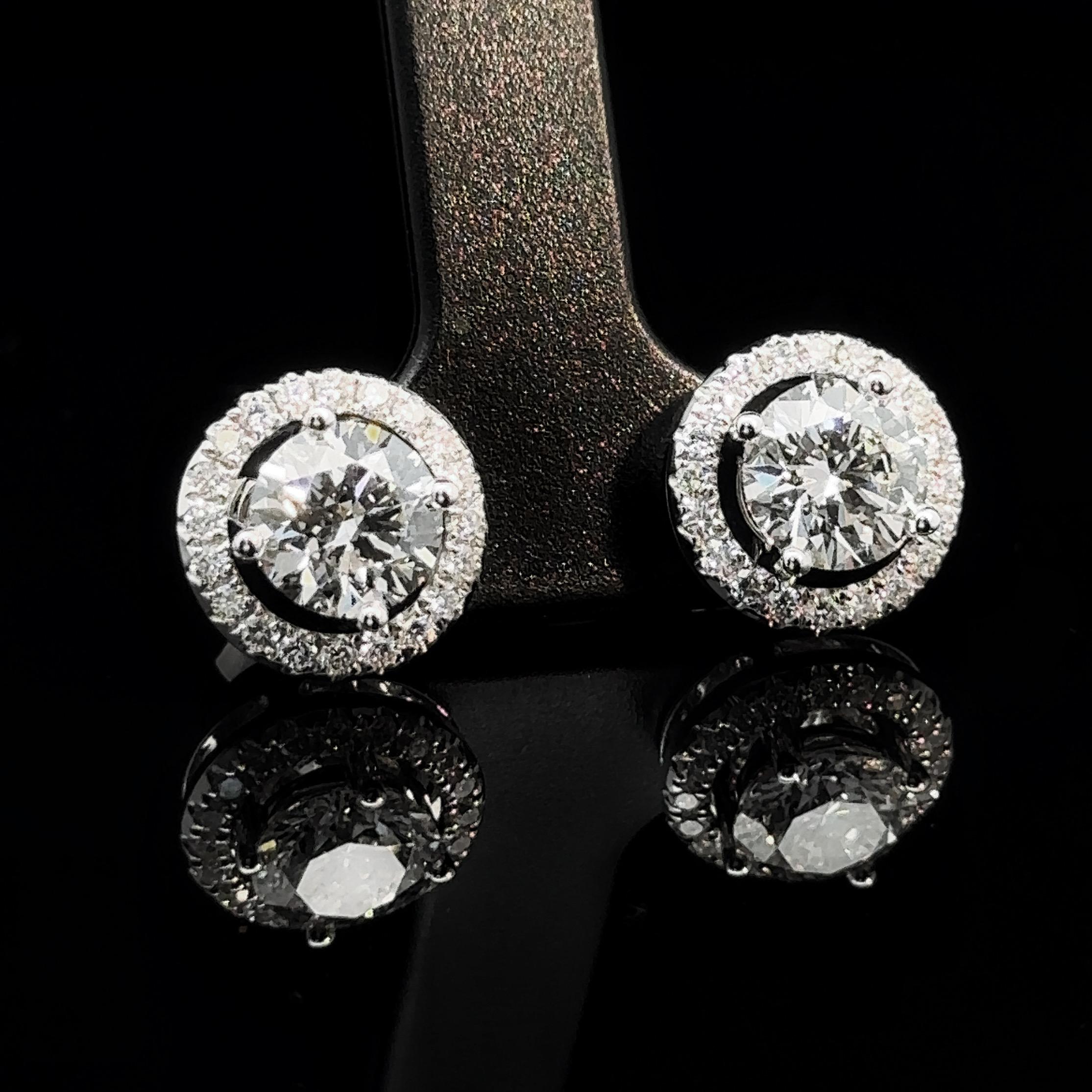Round Cut GIA-certified 2 Carat Diamond Halo 18k White Gold Stud Earrings Made to Order For Sale