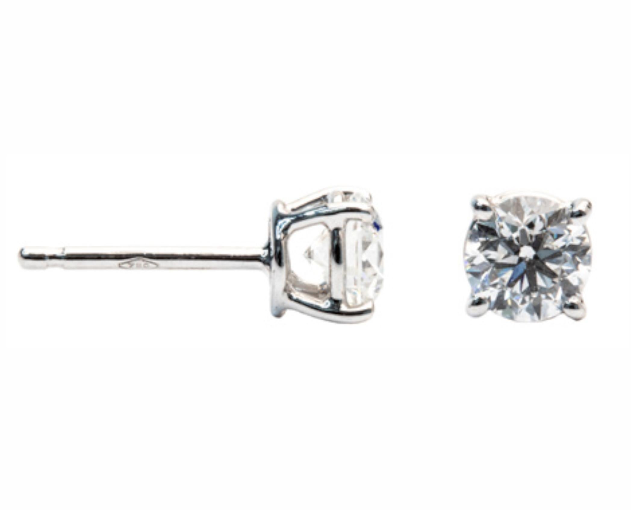 GIA Certified 2 Carat E-F Color VS Round Cut Diamond 18K Gold Studs Earrings In New Condition For Sale In Rome, IT