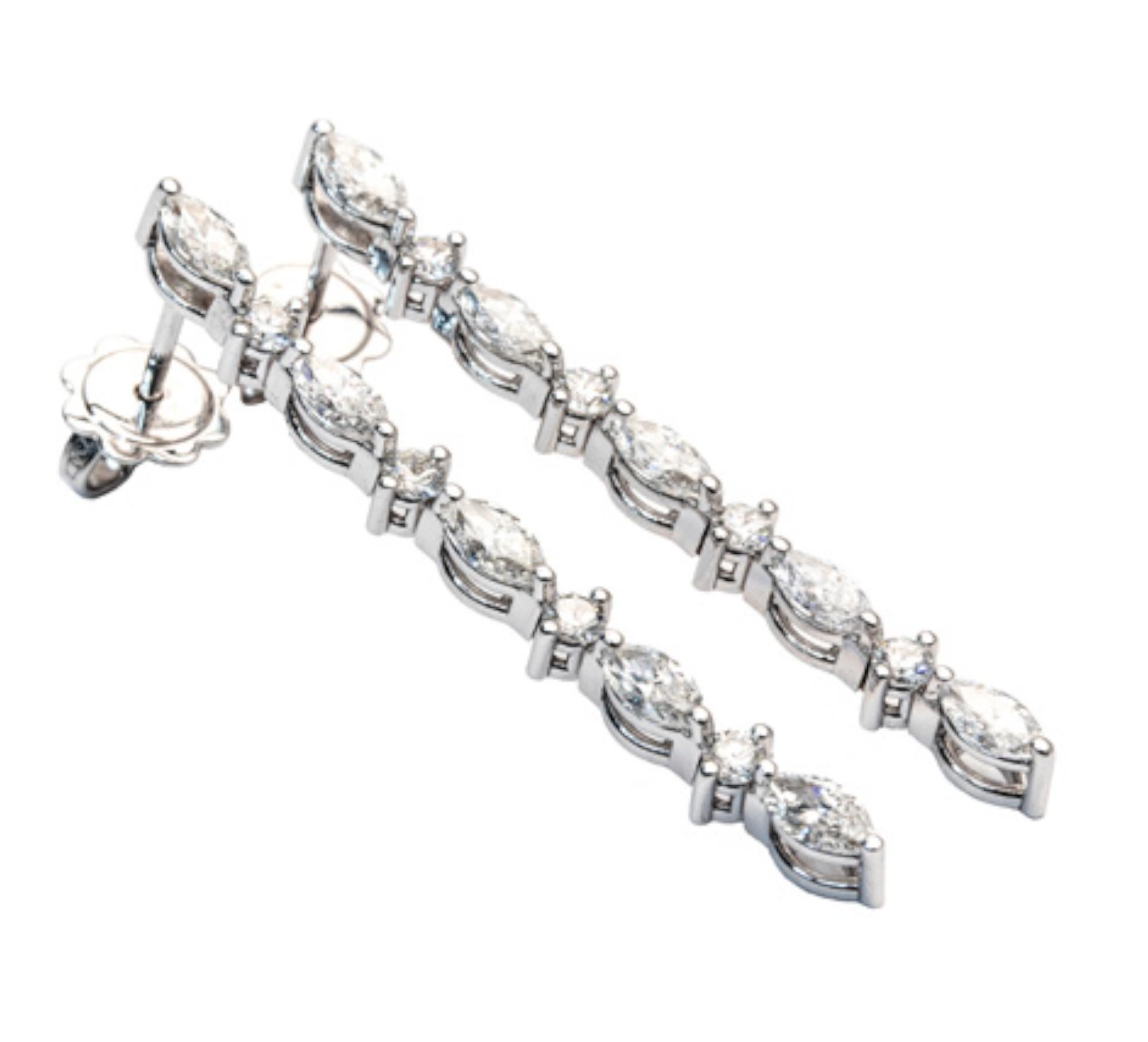 Contemporain Pendants d'oreilles avec diamants taille ronde et marquise de 2 carats couleur E-F VS en vente