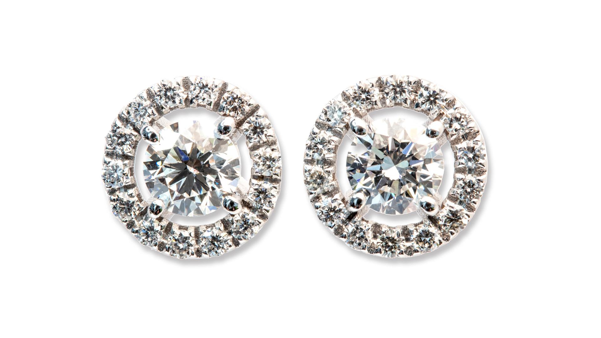 Contemporain Clous d'oreilles halo de diamants de 2 carats de couleur E-F et de taille ronde VS certifiés GIA en vente