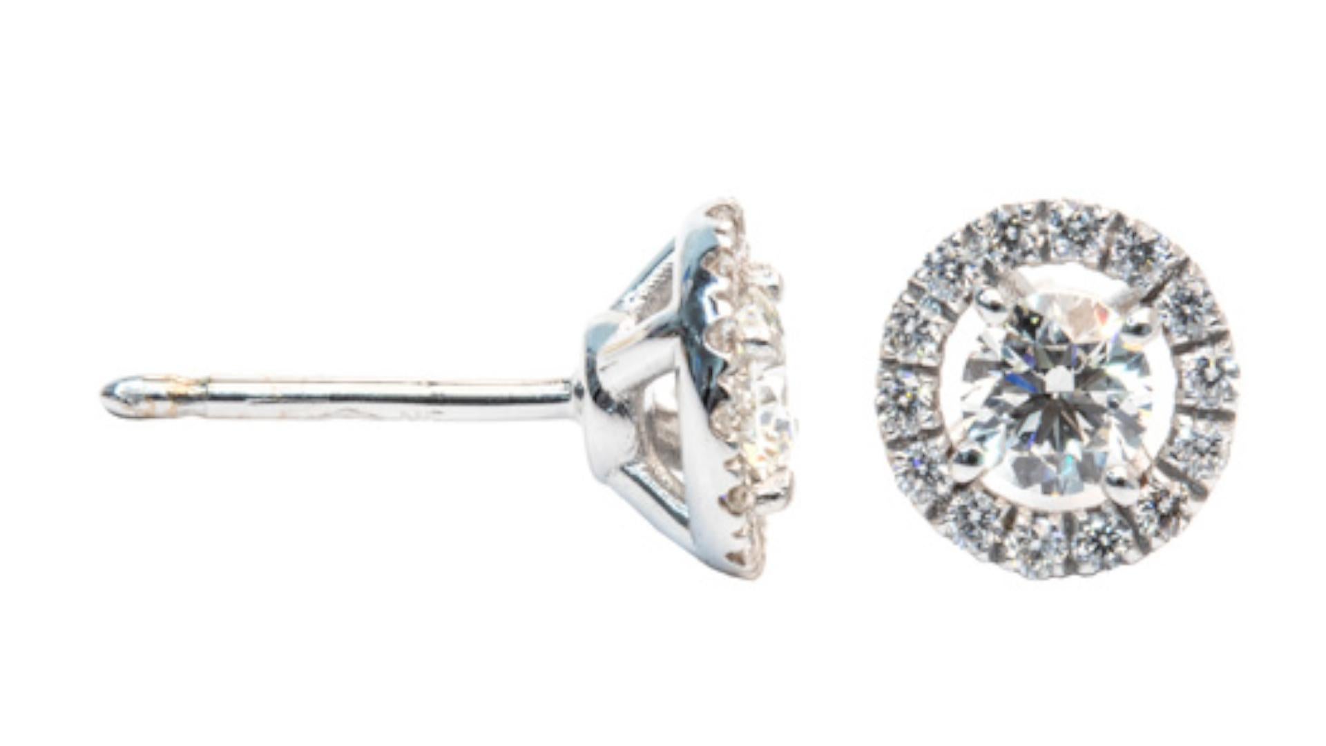 GIA Certified 2 Carat E-F Color VS Round Cut Diamond Halo Studs Earrings In New Condition For Sale In Rome, IT