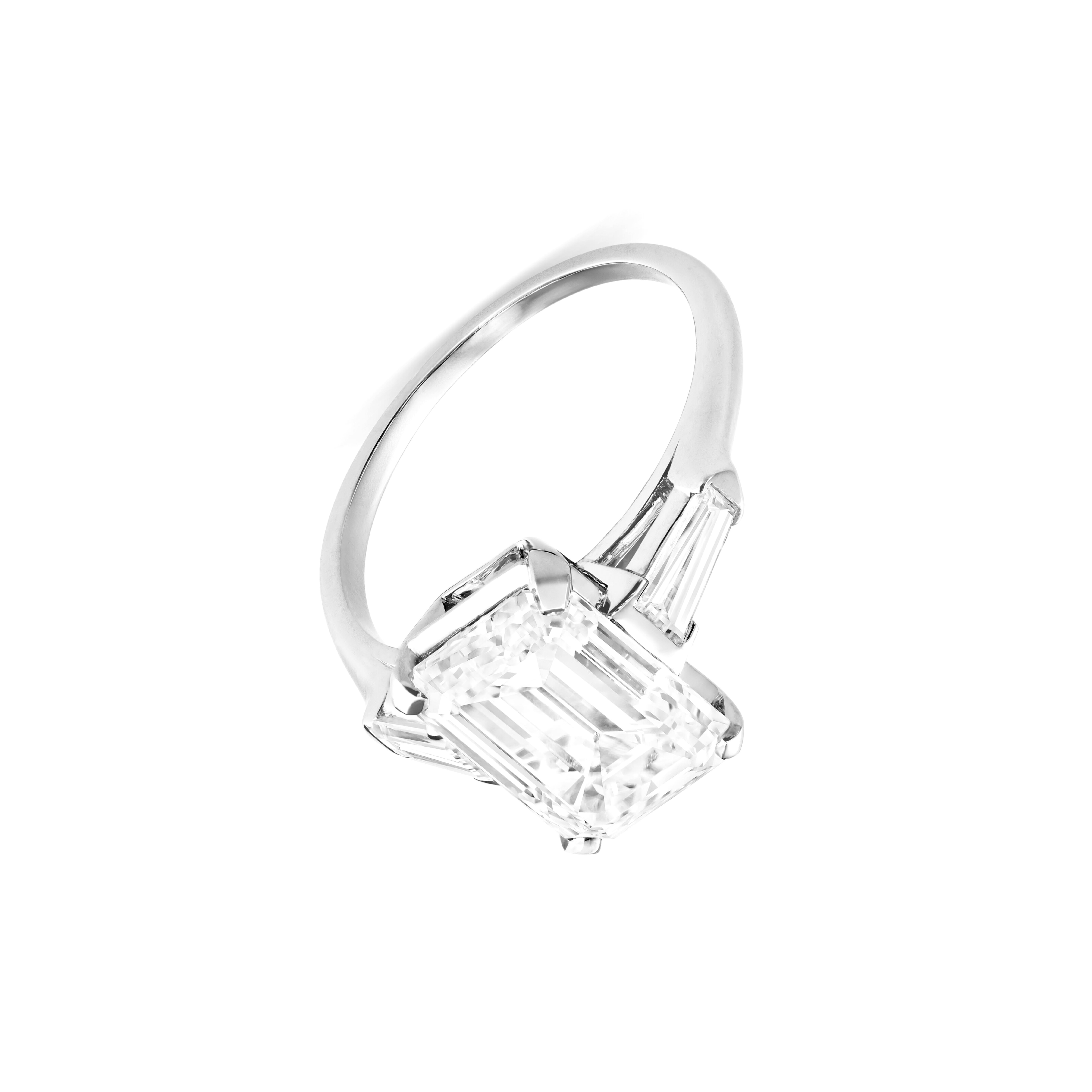 Contemporary GIA Certified 2 Carat Emerald Cut Diamond Engagement Platinum Ring For Sale