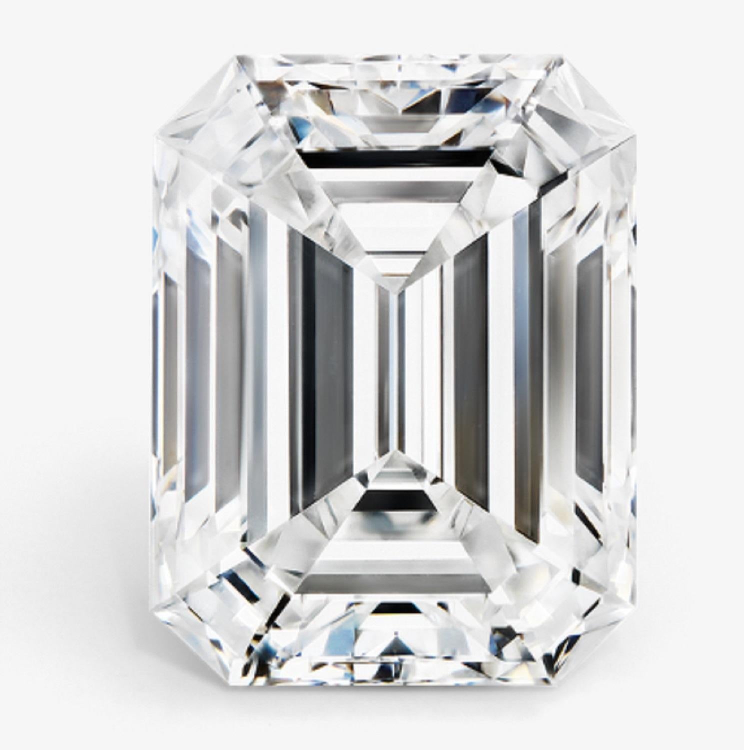 Moderne GIA Certified 2 Carat Emerald Cut Diamond Pave Ring VVS1 Clarity D Color en vente