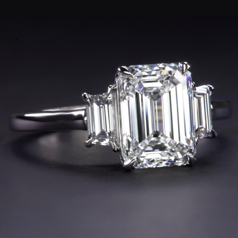 Moderne Bague en diamant certifié Gia de 2 carats, taille émeraude en vente