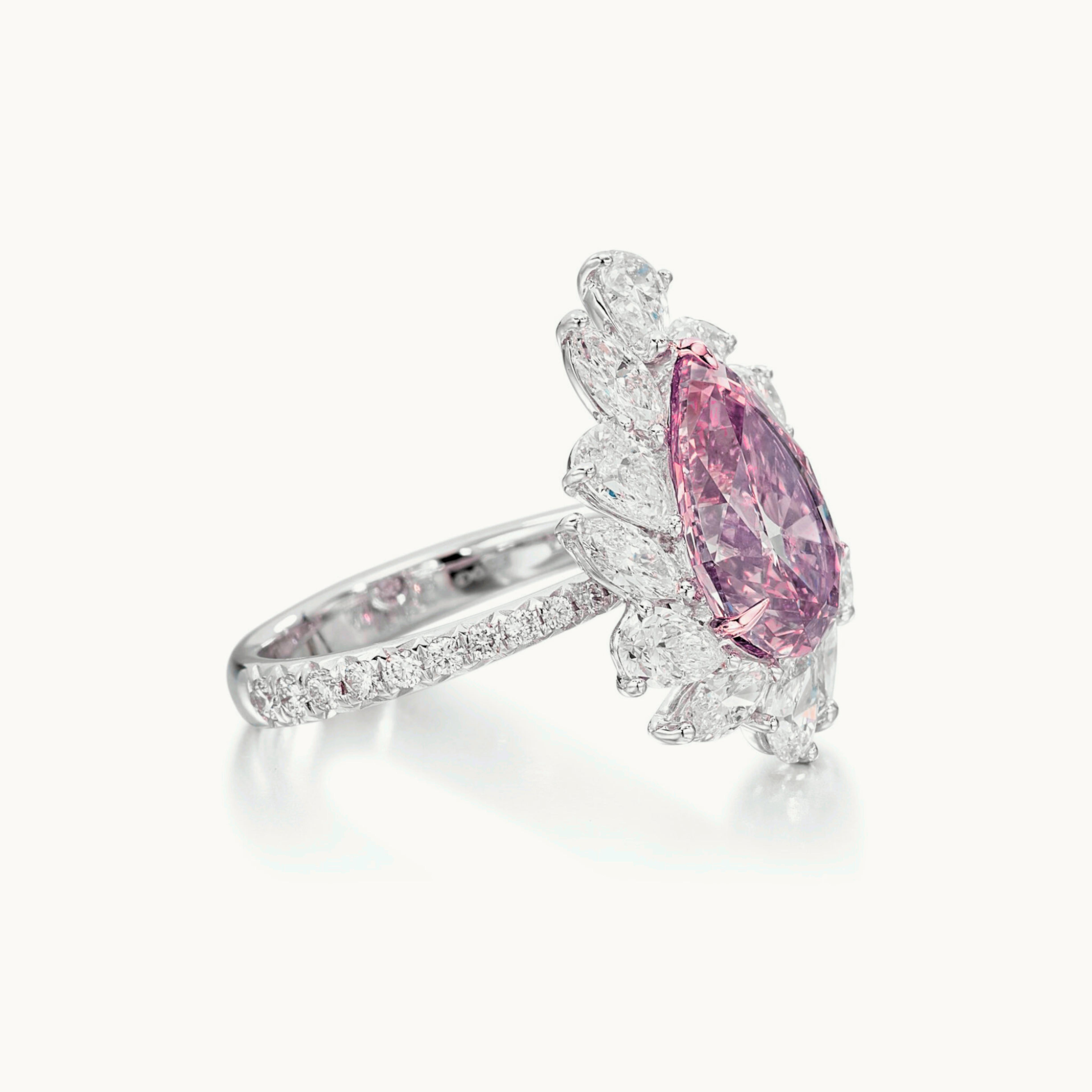 GIA zertifizierter 2 Karat Fancy Light Pink Diamond Platinring (Tropfenschliff) im Angebot