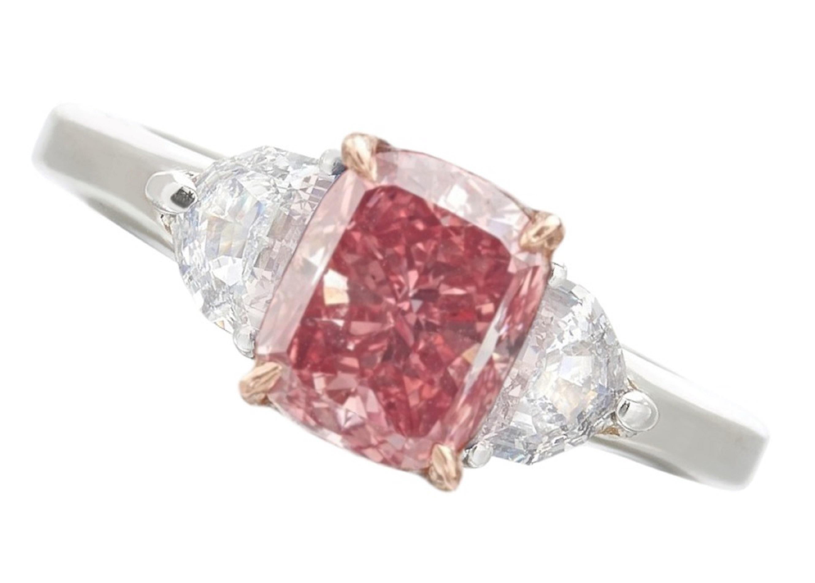 Moderne Bague en diamant rose orangé élégant de 2 carats certifié par le GIA en vente