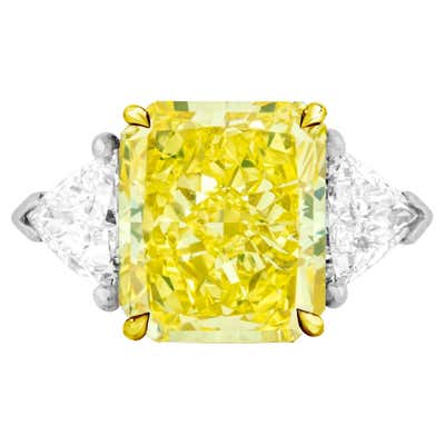 5.04 Carat GIA Rectangular Radiant Fancy Vivid Yellow Engagement Ring ...