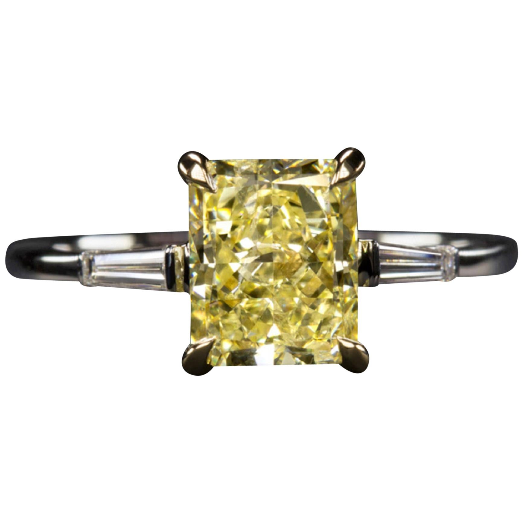 22 Carat Gold Hammered Ring with Platinum Set Emerald Cut Diamond 2.45 Carat GIA For Sale at