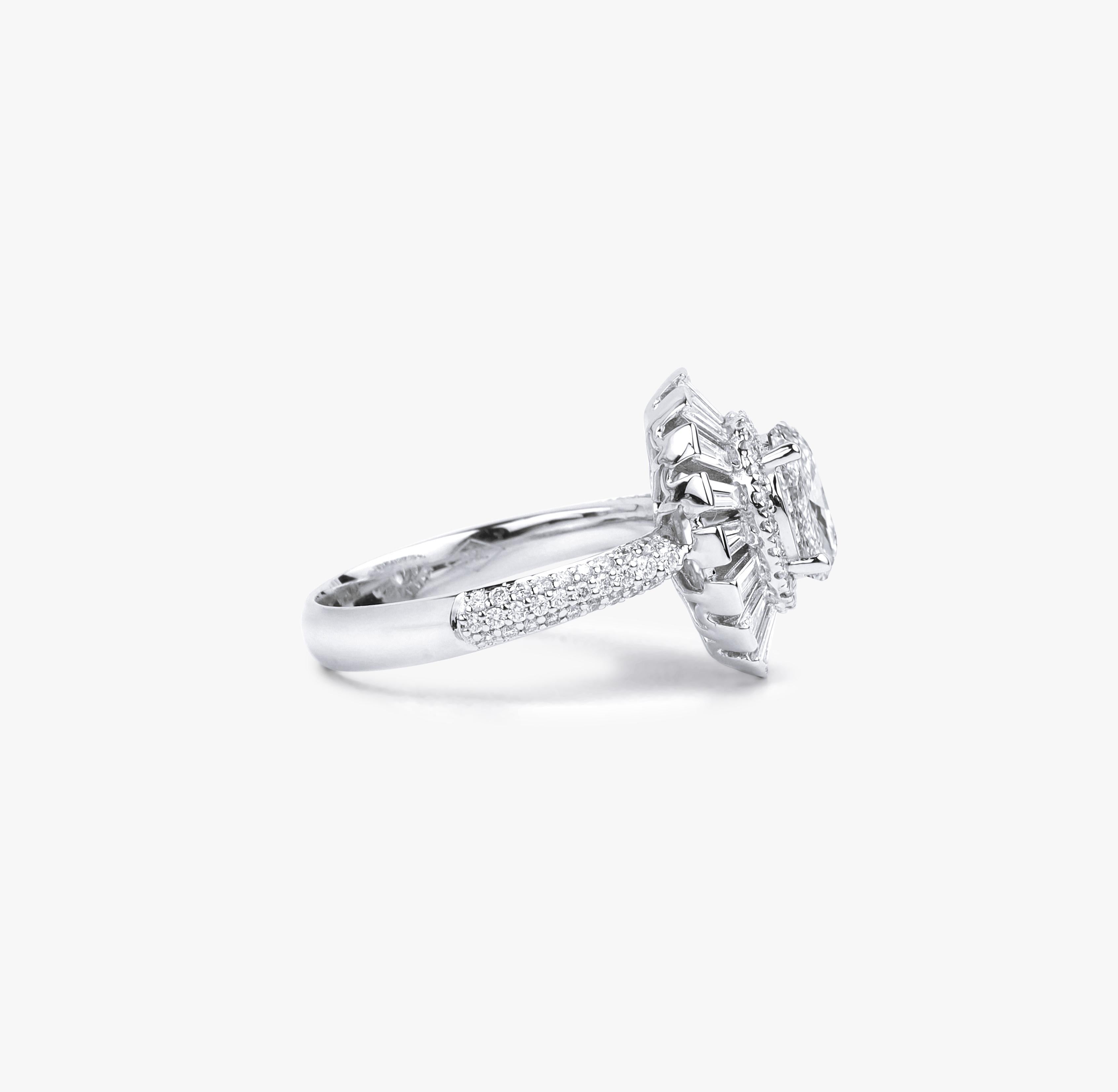 GIA-zertifizierter Verlobungsring mit 2 Karat G VS ovalem Diamant-Halo im Baguetteschliff im Baguetteschliff  (Ovalschliff) im Angebot
