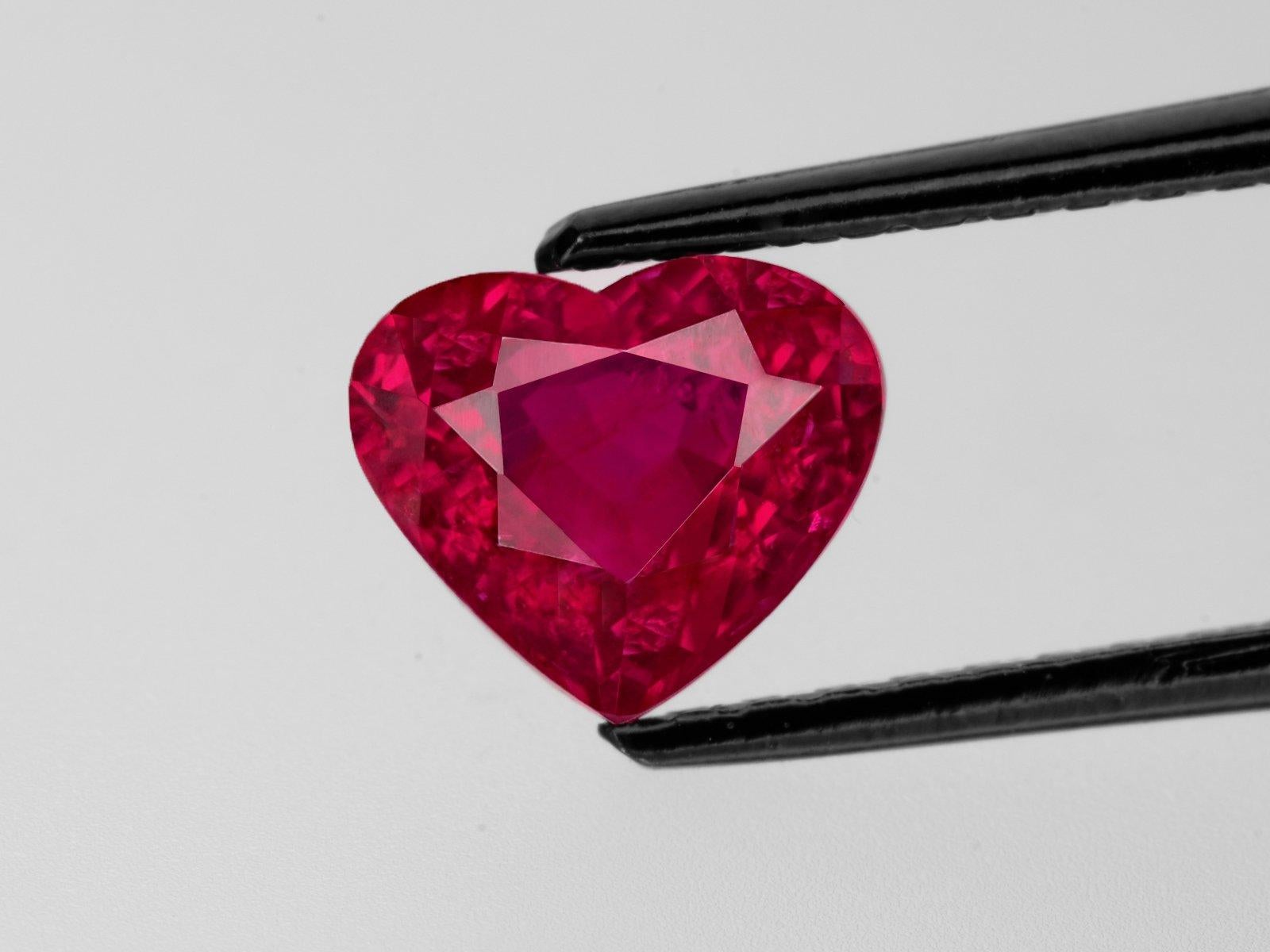 Anillo de rubí rojo vivo de Birmania en forma de corazón de 2 quilates certificado por el GIA en venta 1