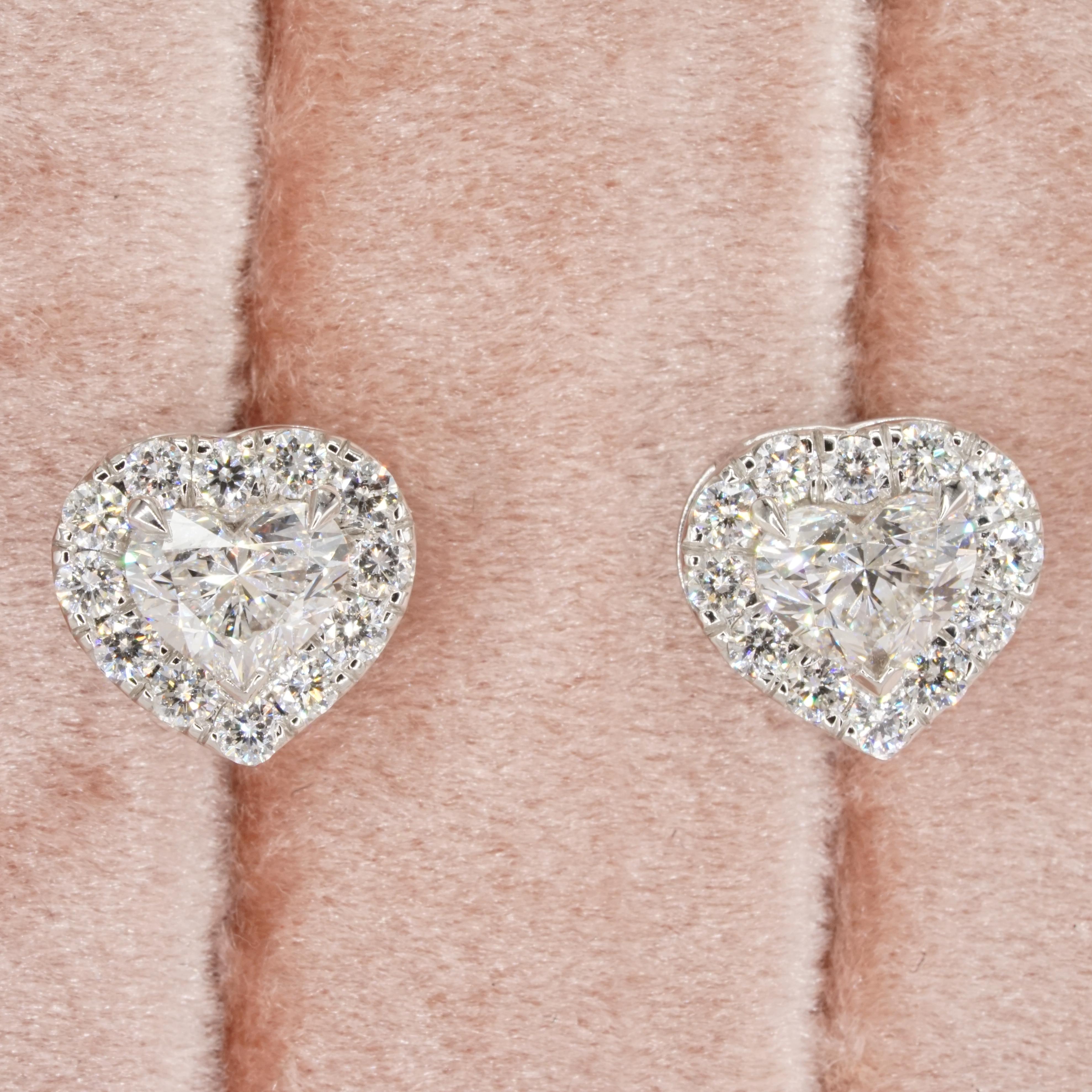 GIA Certified 2 Carat Heart Shape Diamond Stud D/E Color VVS1 Clarity in vendita 1