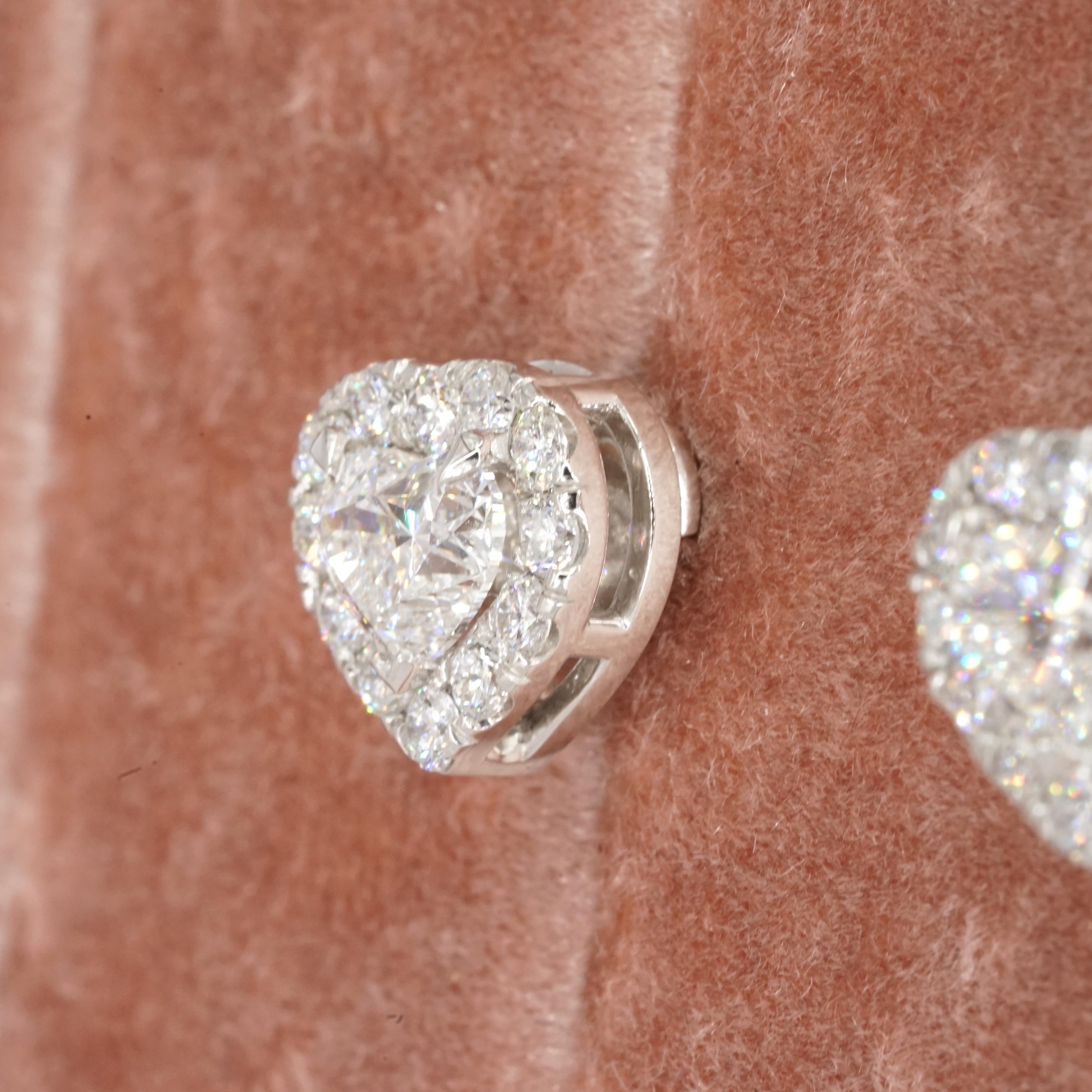 GIA Certified 2 Carat Heart Shape Diamond Stud D/E Color VVS1 Clarity in vendita 2