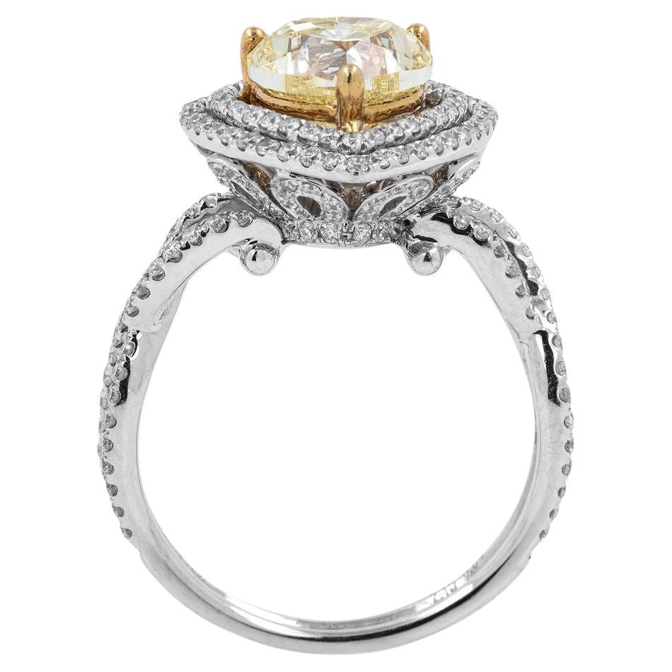 Voici un chef-d'œuvre d'amour et d'élégance : La bague à diamant en forme de cœur de 2ct, certifiée GIA, sertie dans un mélange harmonieux d'or blanc et jaune 18K. Cette bague est un témoignage de sophistication et de romance éternelle

