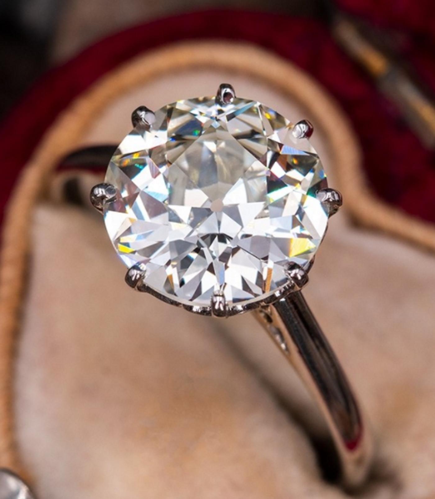 GIA Certificado 2 Quilates J color VS2 Antiguo Diamante talla europea Anillo de Platino Contemporáneo en venta