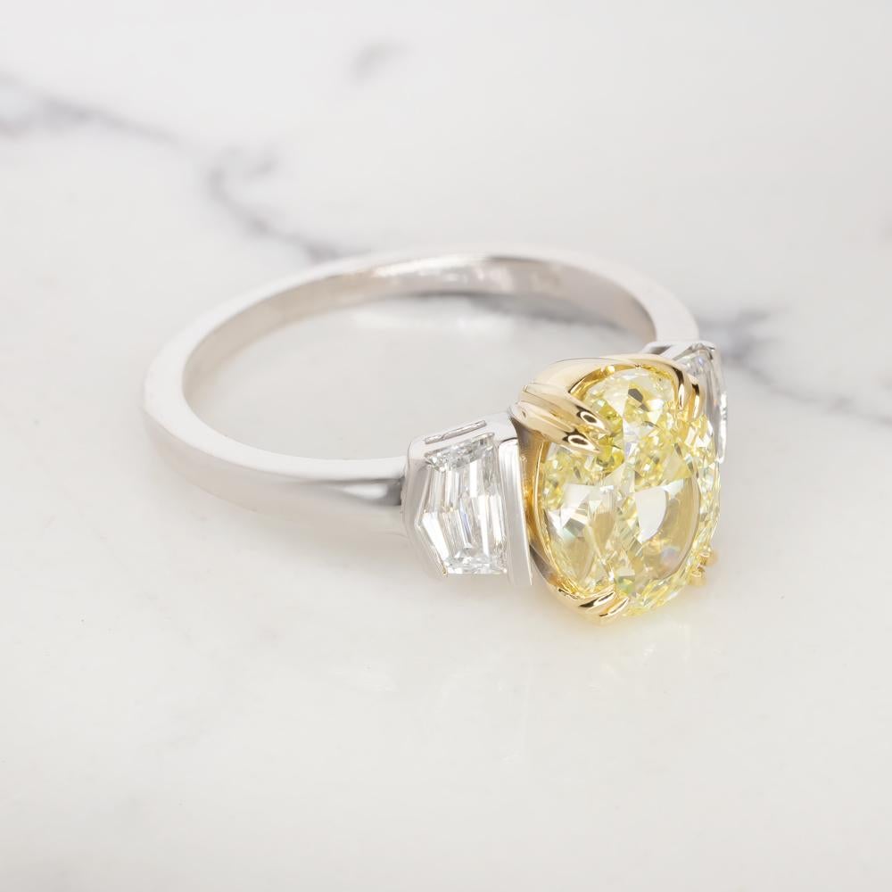 Women's or Men's GIA Certified 2 Carat Oval Cut Fancy Yellow Diamond  White and Yellow Gold Ring For Sale