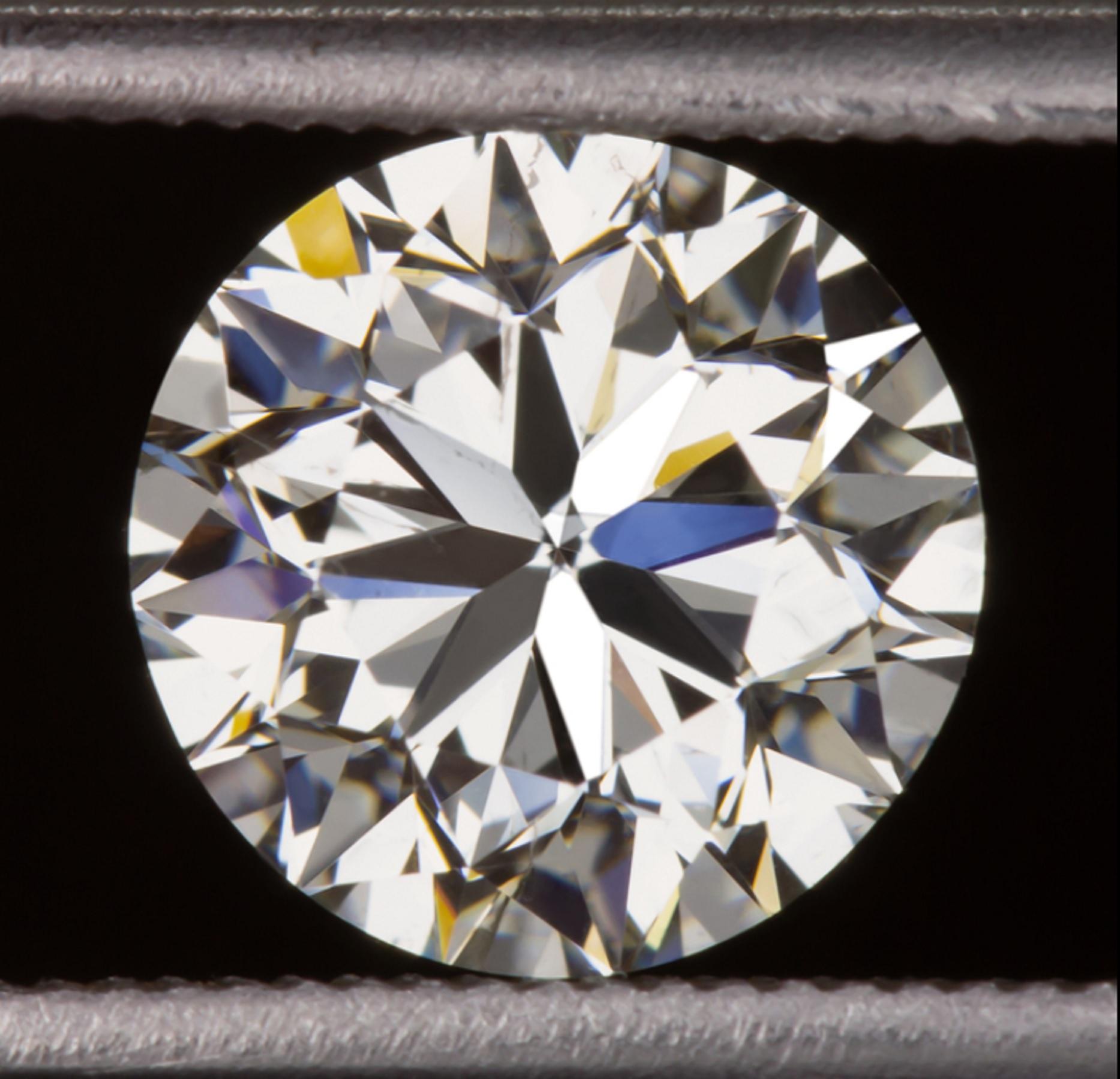 Modern FLAWLESS GIA Certified 1.80 Carat Round Brilliant Cut Diamond Platinum Ring
