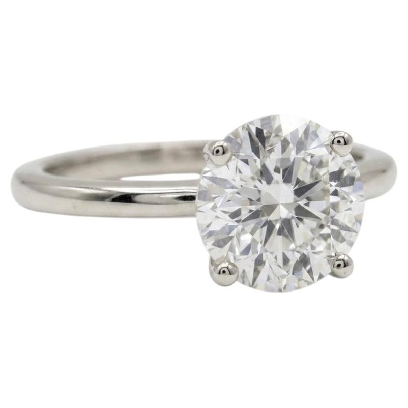 Bague de fiançailles solitaire sertie d'un diamant rond brillant de 2 carats certifié par le GIA