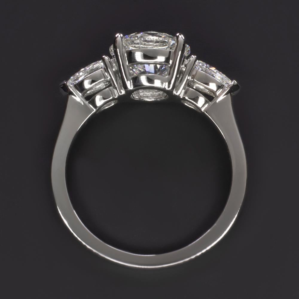 Contemporain Bague de fiançailles en or blanc 18 carats avec diamants taille ronde de 2 carats certifiés GIA en vente