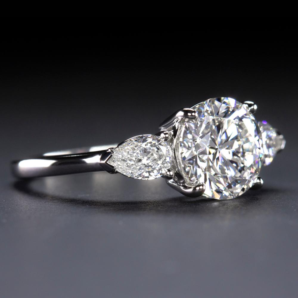 Taille ronde Bague de fiançailles en or blanc 18 carats avec diamants taille ronde de 2 carats certifiés GIA en vente