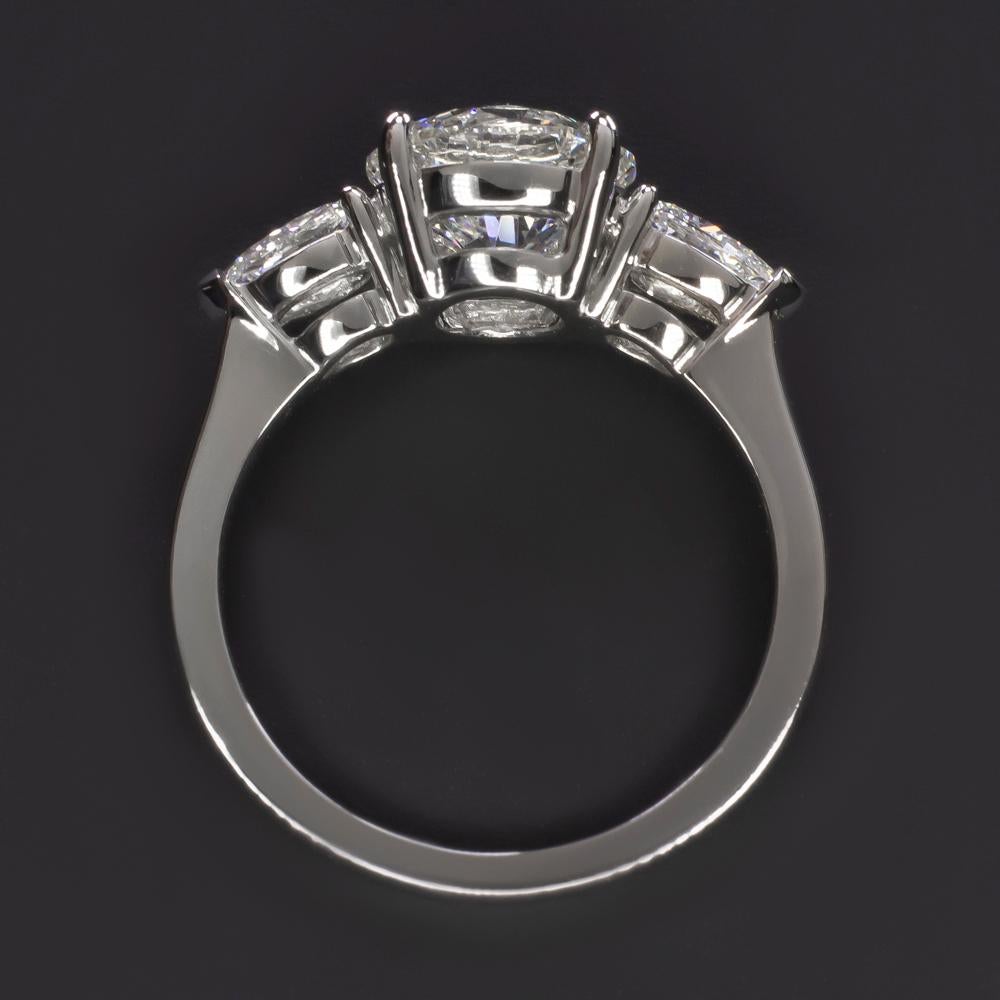 Contemporary GIA Certified 2.00 Carat Round Cut Diamond VVS1 Clarity Ring in Platinum For Sale