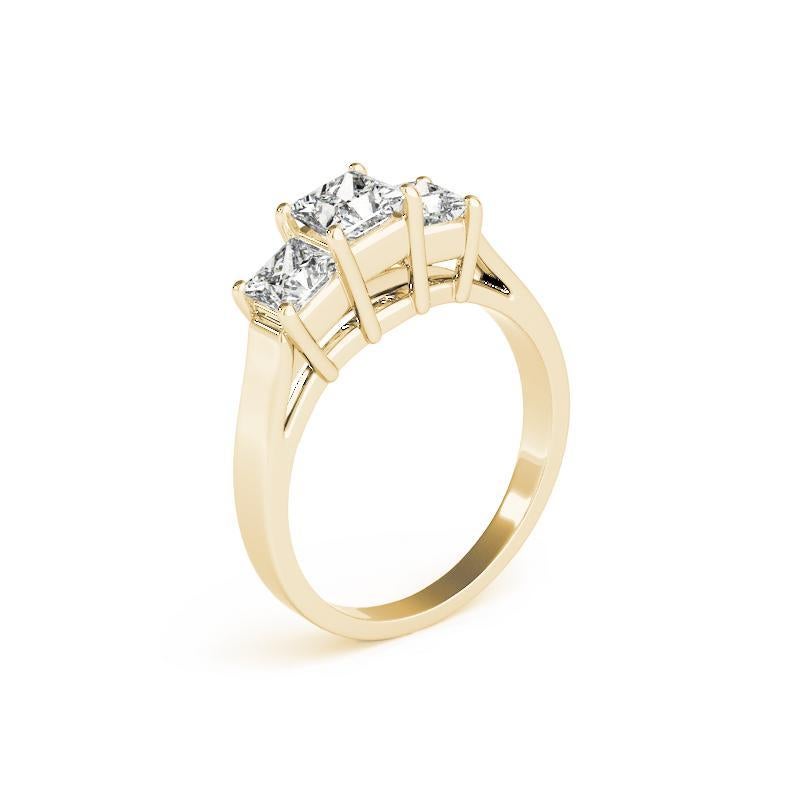 Donna GIA Certified 2 Carat Three-Stone Princess Cut Anello di diamanti in oro giallo 18K in vendita