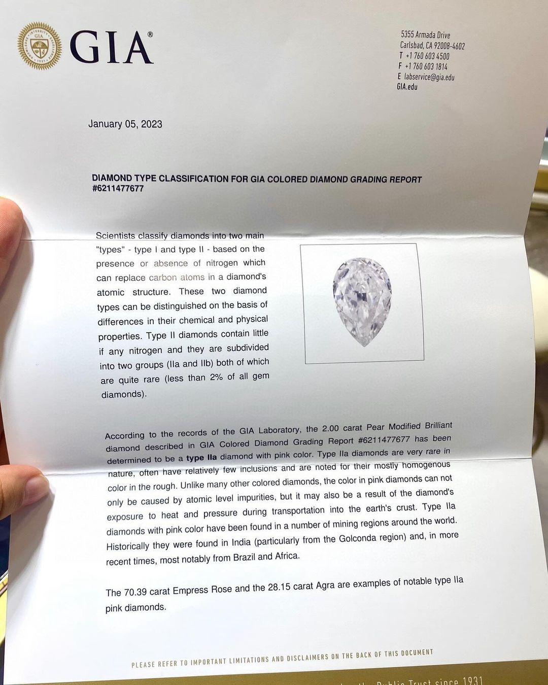 GIA Certified 2 Carat VVS1 type IIa Very Light Pink Diamond Halo Cocktail Ring In New Condition For Sale In PARIS, FR