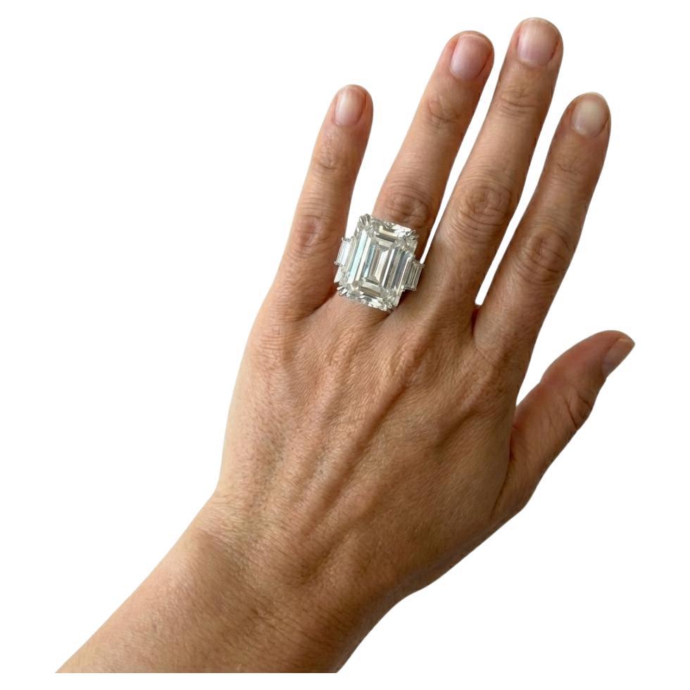 Anello con diamante taglio smeraldo certificato GIA da 20 carati