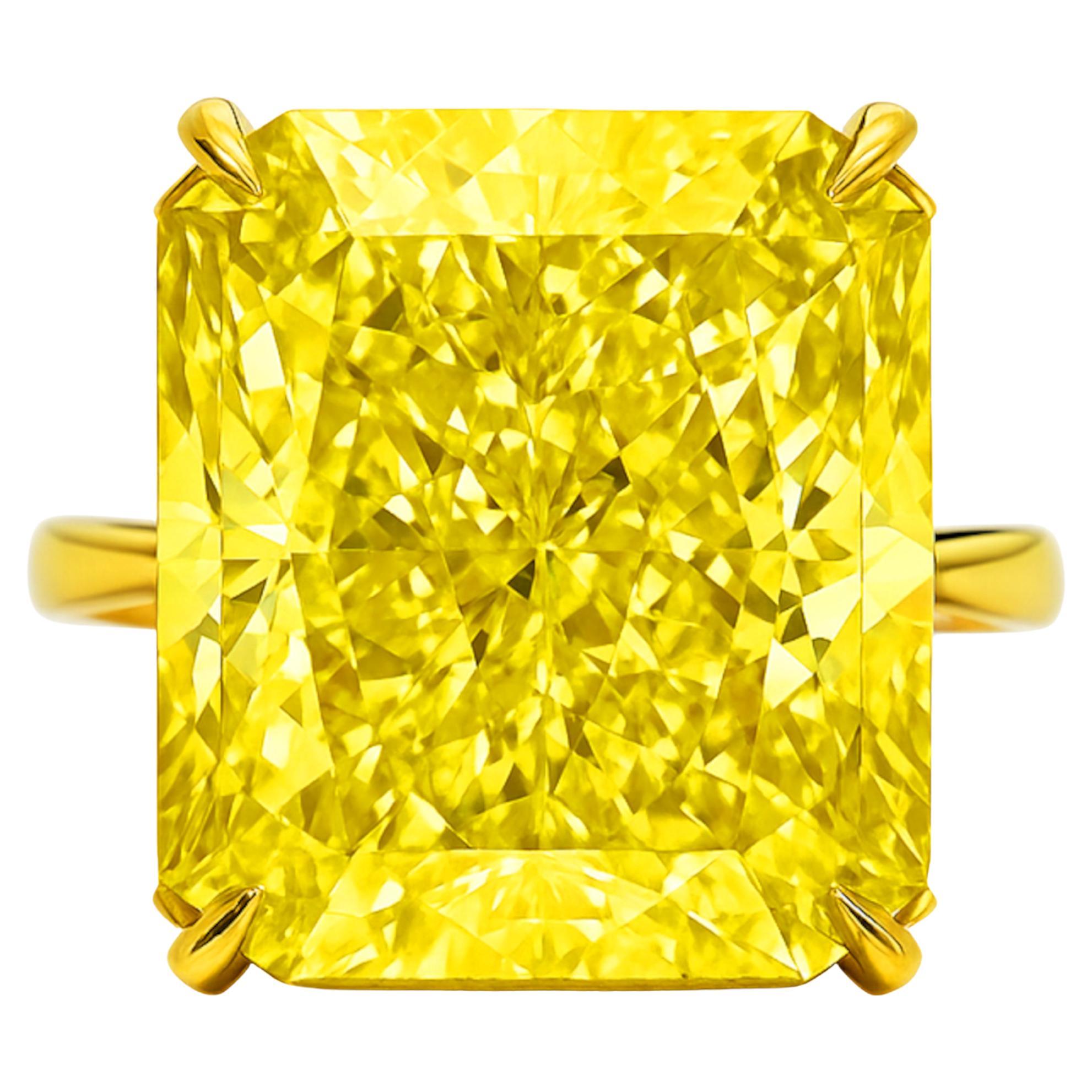 Bague en diamant certifié GIA de 20 carats de couleur jaune intense et de taille rayonnante en vente
