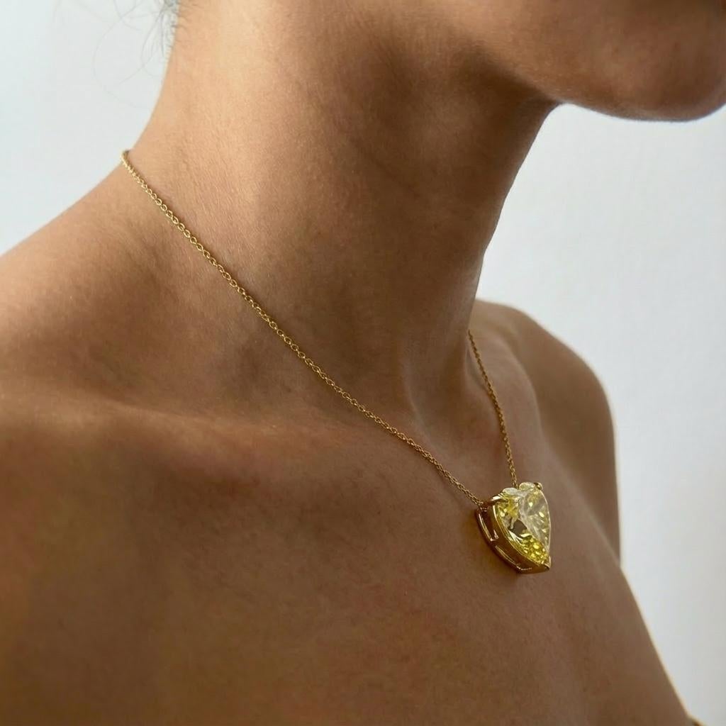 GIA Certified 20 Carat Fancy Yellow Diamond Pendant in 18K Gold In New Condition For Sale In Chicago, IL