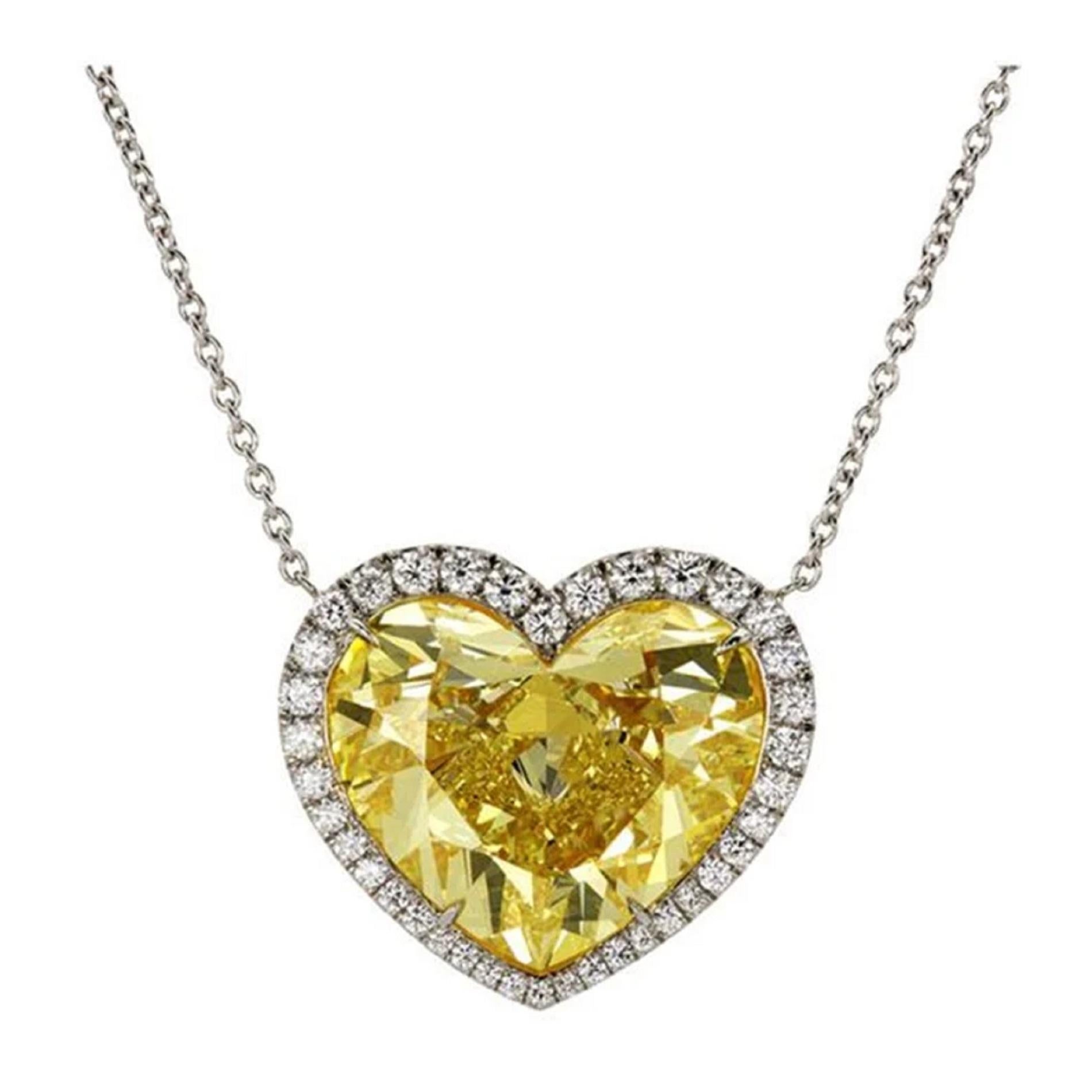 Moderne Collier pendentif en forme de cœur en diamant jaune fantaisie de 20 carats certifié GIA en vente