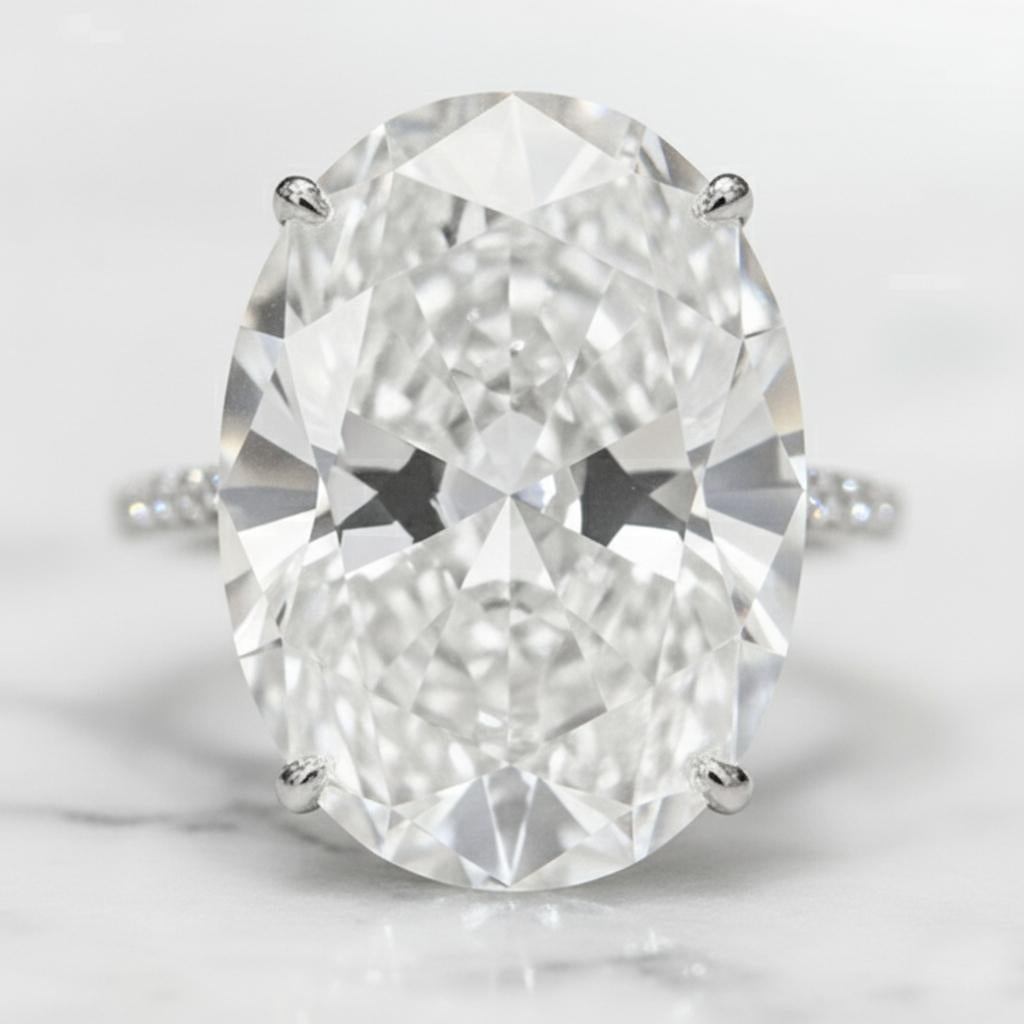 Contemporaneo Anello in platino con diamante ovale certificato GIA da 20 carati in vendita