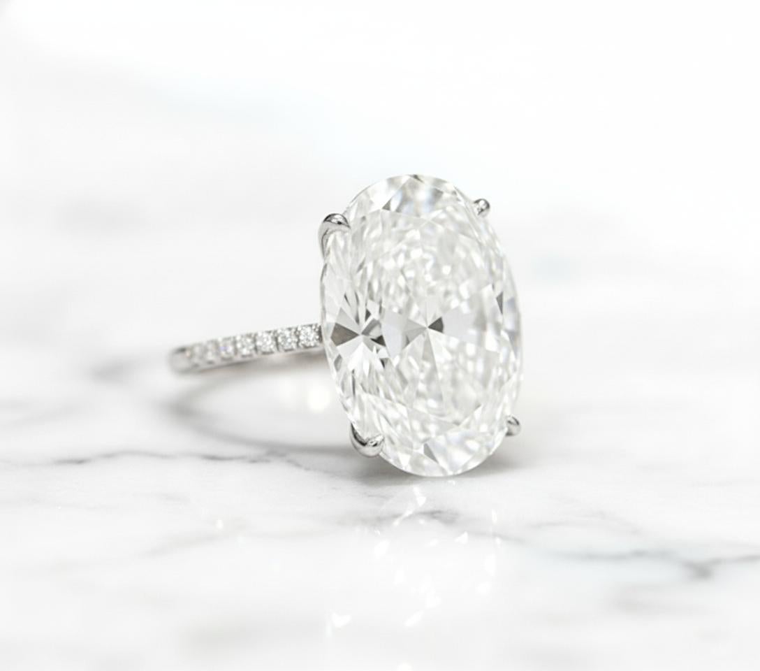 Anello in platino con diamante ovale certificato GIA da 20 carati In condizioni Nuovo in vendita a Chicago, IL