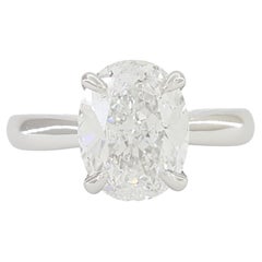Anillo solitario de diamantes talla brillante oval de 2,00 quilates D VVS1 certificado por el GIA