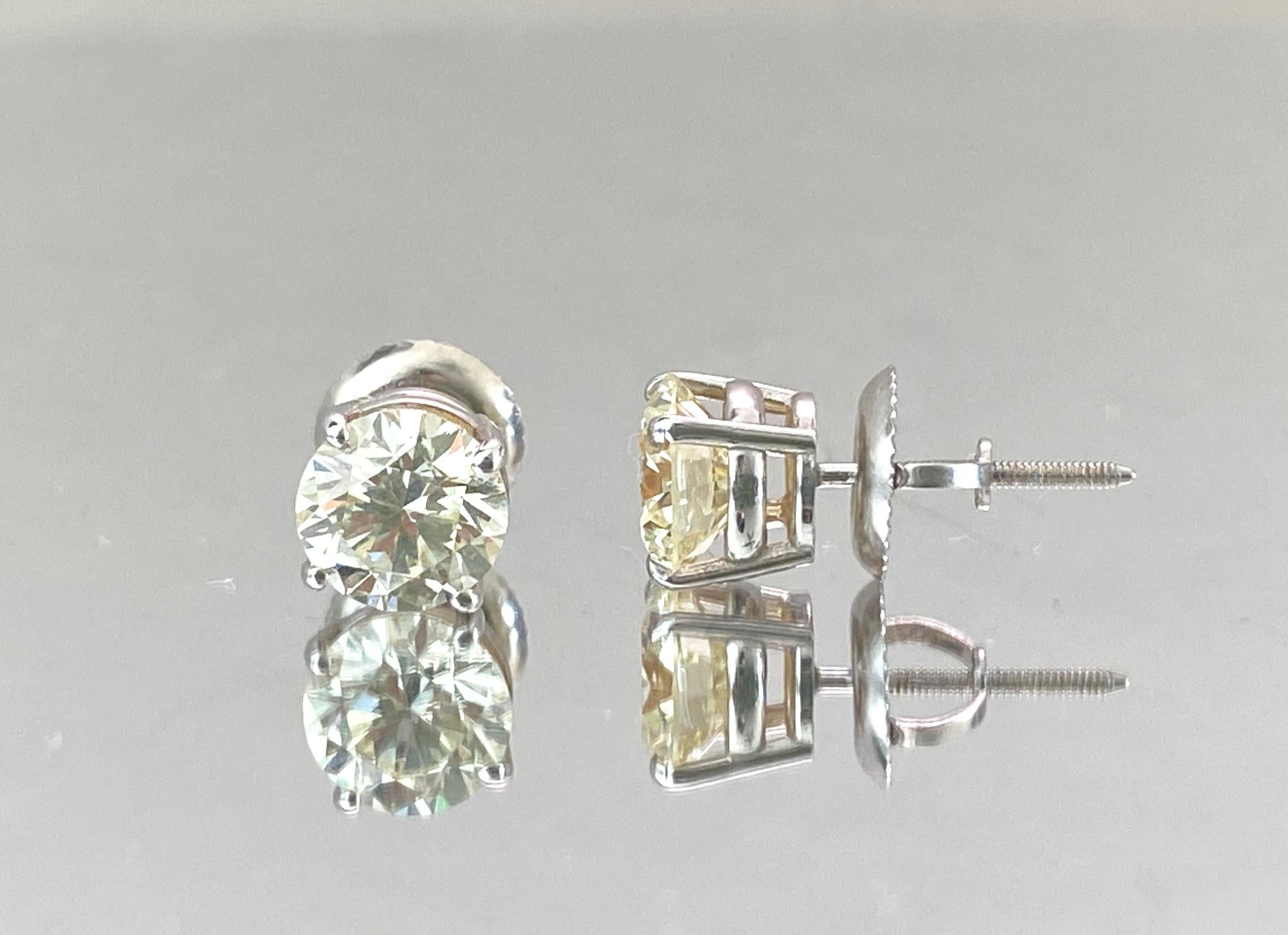 GIA Certified 2.00 Carat Diamond Studs in White Gold In Excellent Condition For Sale In Miami, FL