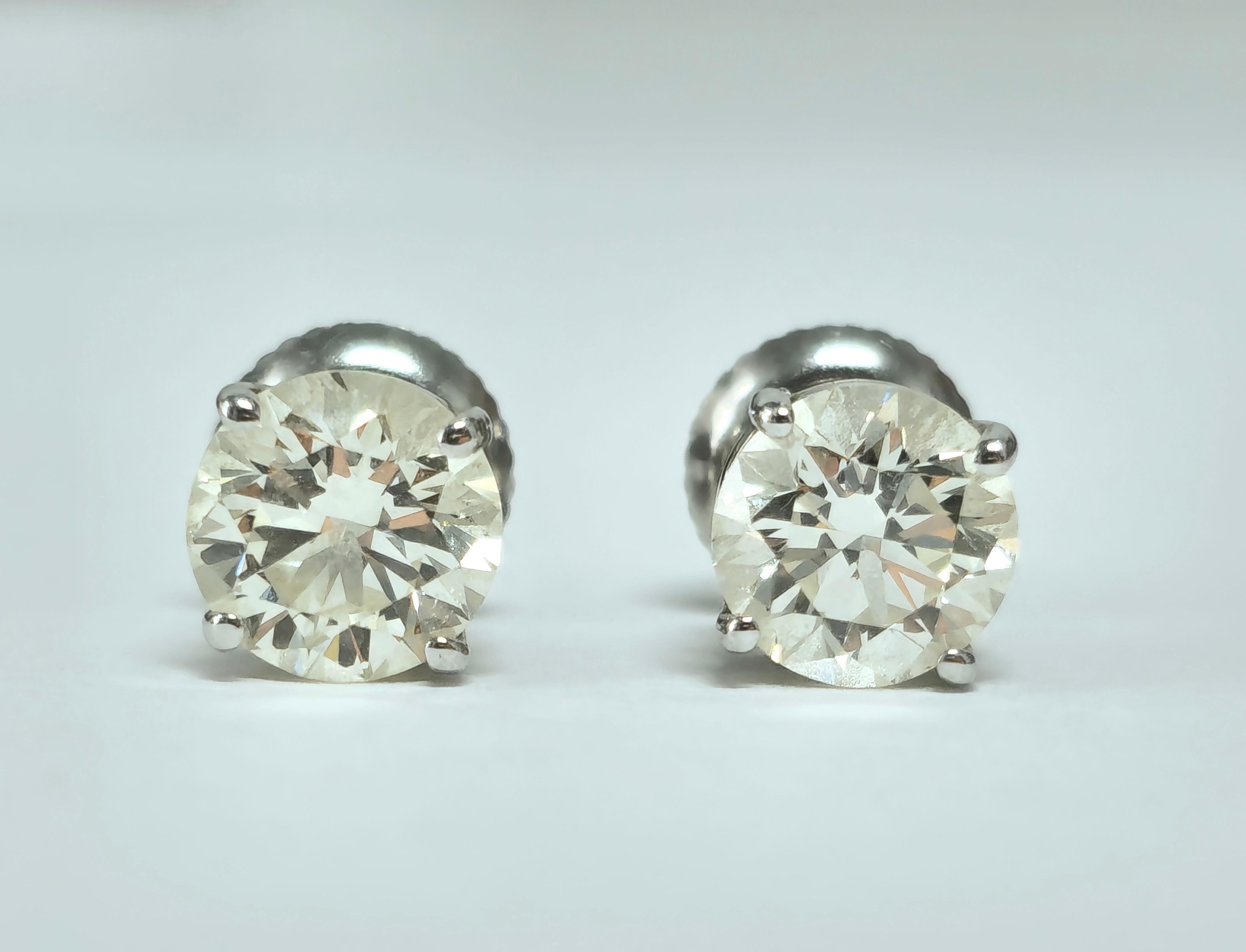 GIA Certified 2.00 Carat Diamond Studs in White Gold In Excellent Condition For Sale In Miami, FL