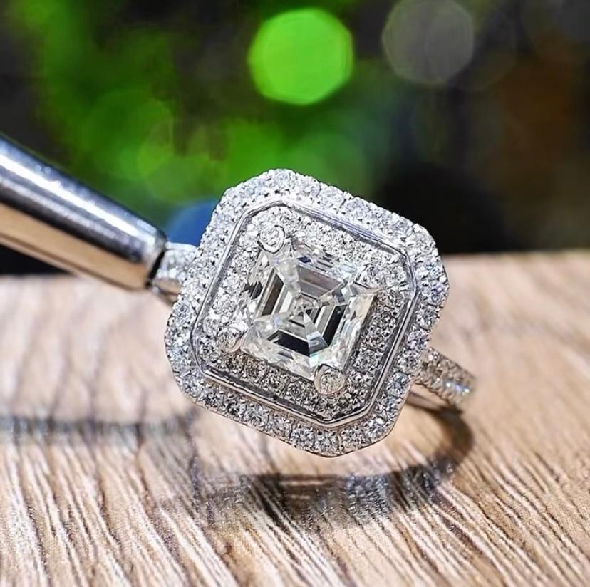 GIA-zertifizierter 2,00 Karat F/VS1 Asscher-Diamantring aus 18 Karat Gold mit Asscher-Form (Asscher-Schliff) im Angebot