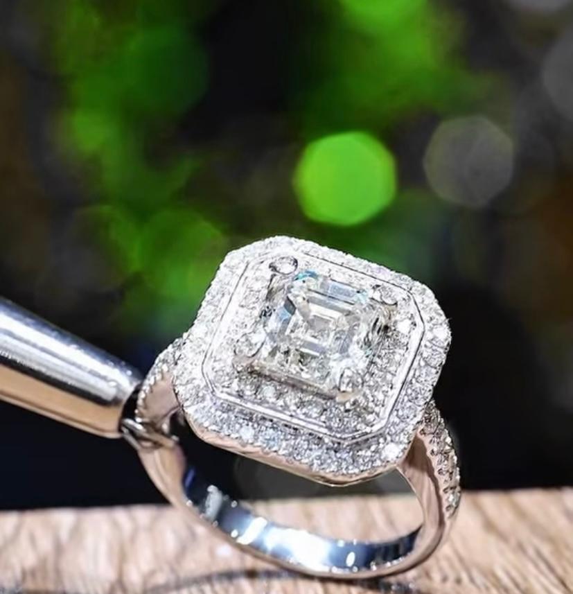 GIA-zertifizierter 2,00 Karat F/VS1 Asscher-Diamantring aus 18 Karat Gold mit Asscher-Form für Damen oder Herren im Angebot