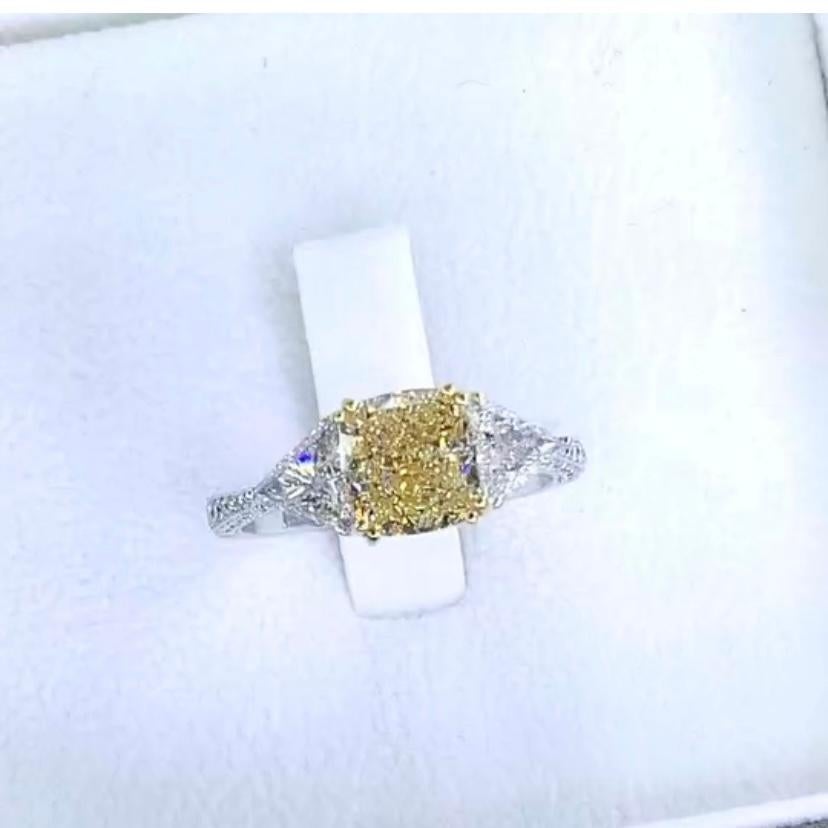 De las mujeres Diamante amarillo pardusco de fantasía de 2,00 quilates certificado por GIA Oro de 18 quilates en venta