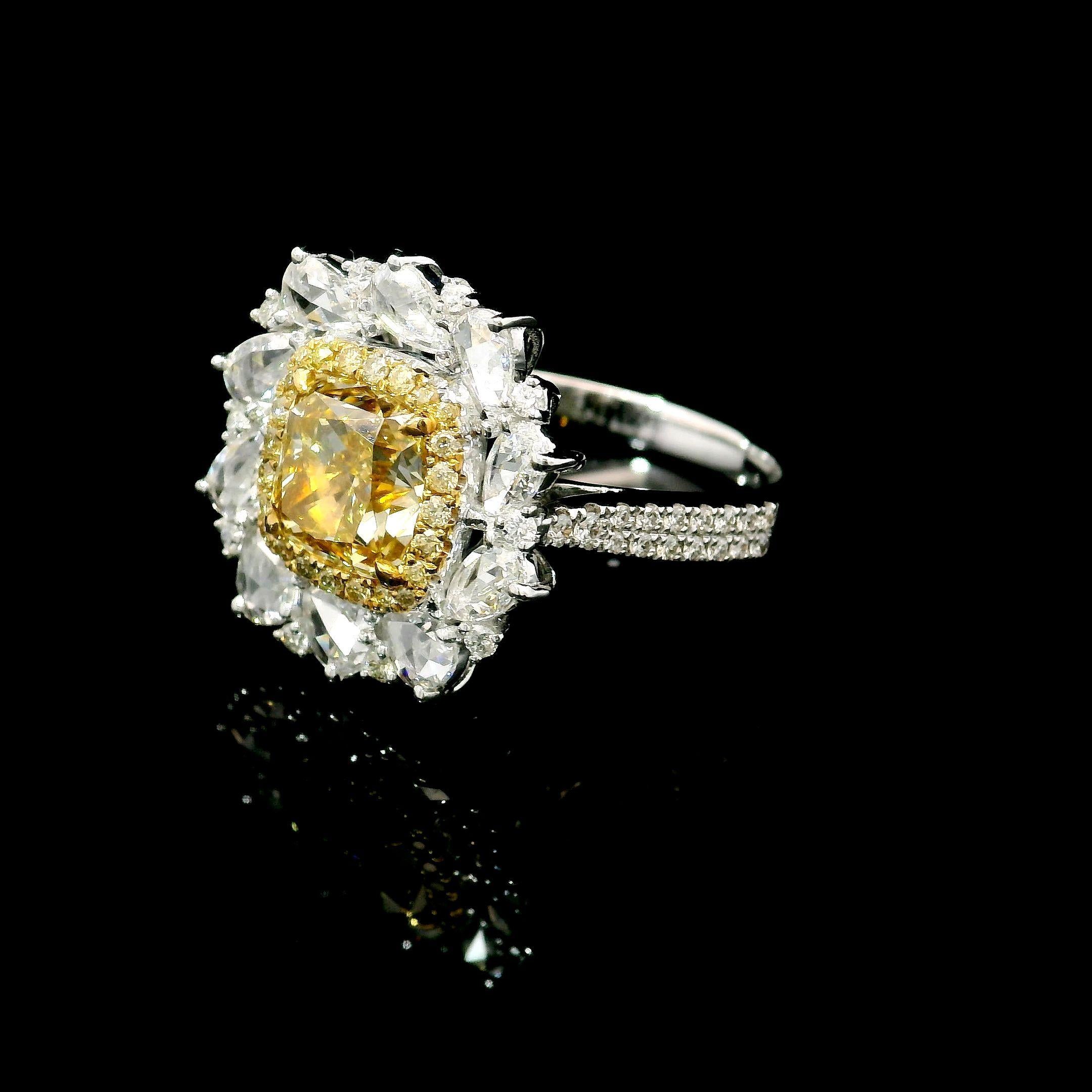 Anello con diamante certificato GIA da 2,00 carati di colore giallo bruno VS2 di chiarezza In condizioni Nuovo in vendita a บางรัก, TH
