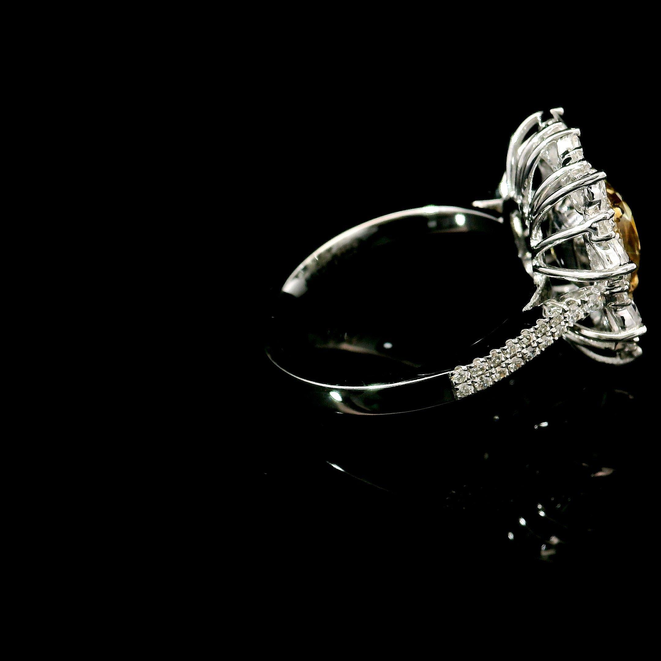 Anello con diamante certificato GIA da 2,00 carati di colore giallo bruno VS2 di chiarezza in vendita 2
