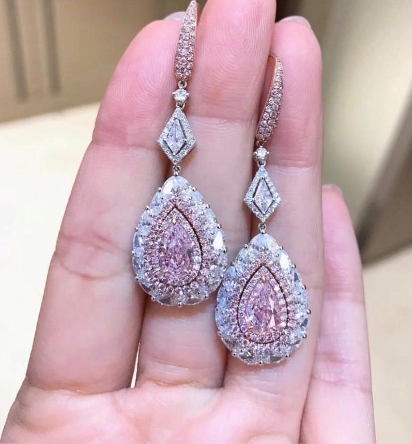 Fancy Diamonds ,with their vibrant and intense colors, are extremely rare and prized for their unique beauty.
Due to their scarcity, fancy diamonds are highly valuable and coveted by collectors and jewelry enthusiast worldwide.
Magnificent earrings